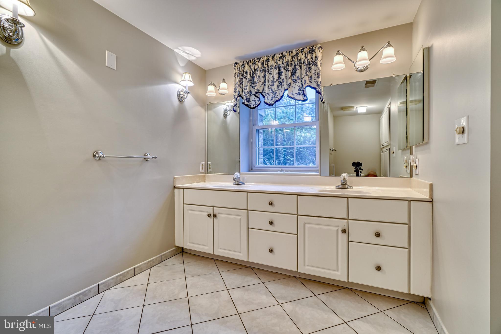 BELMONT FOREST - Residential