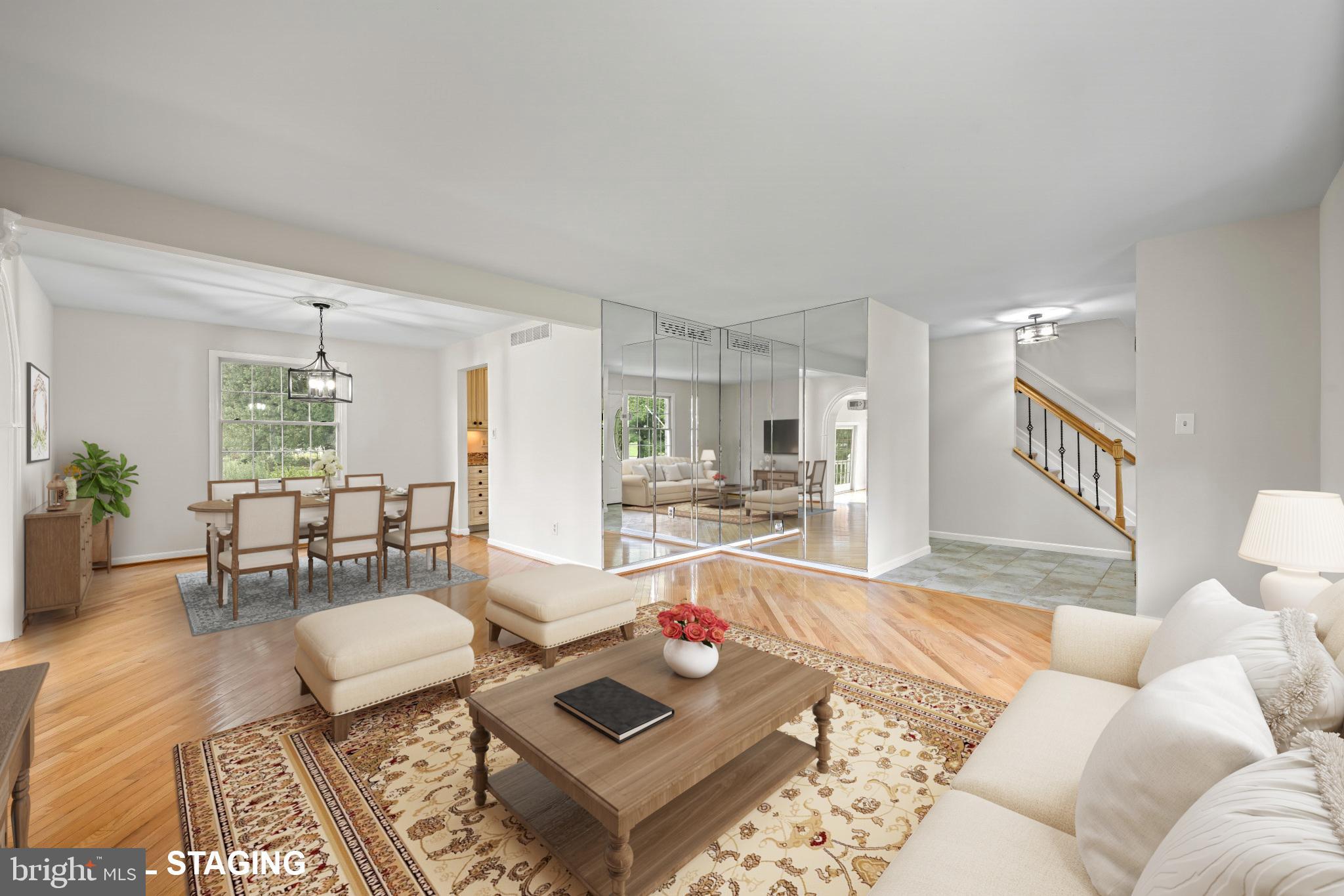5015 W LAKE CIRCLE