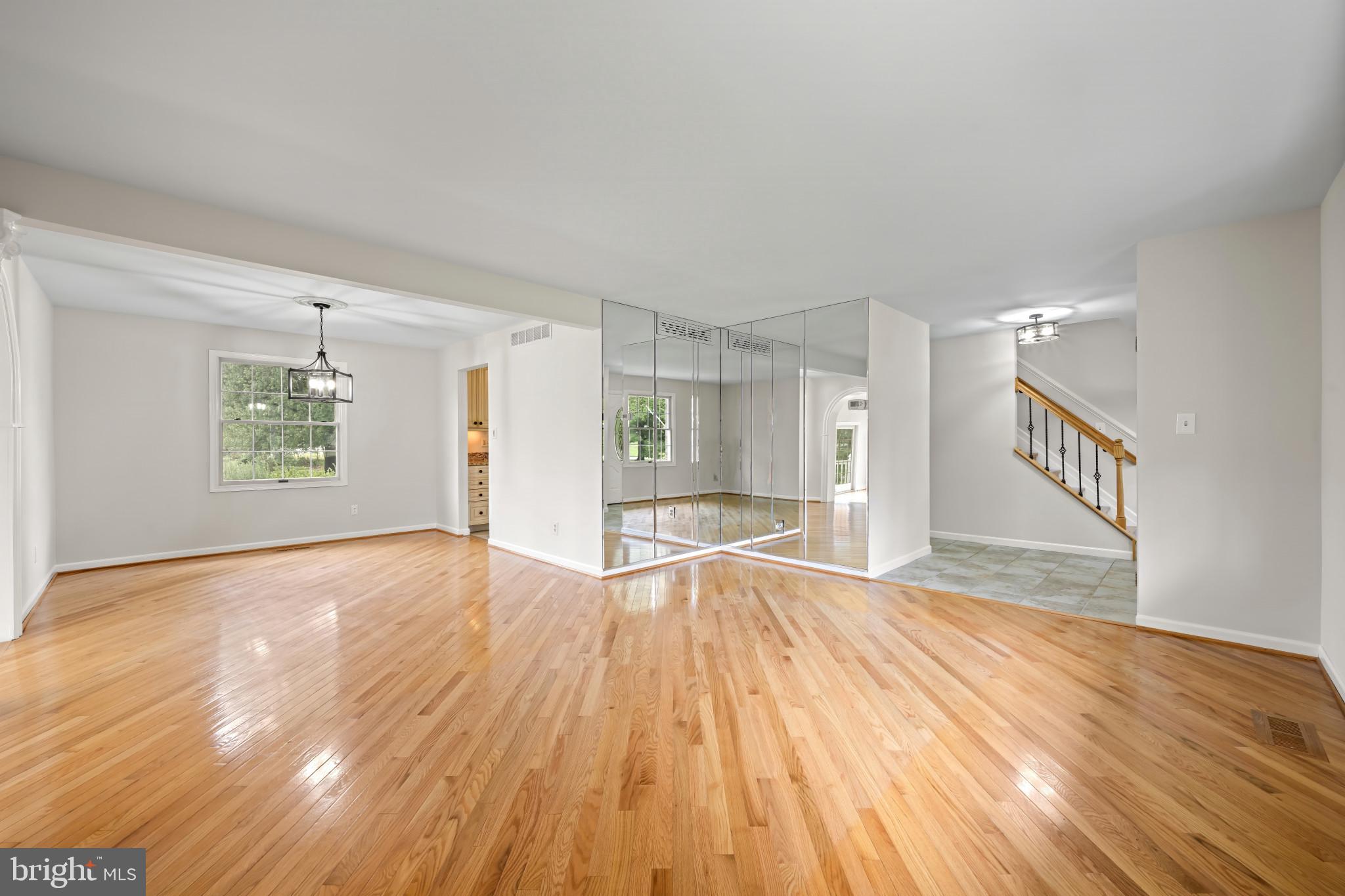 5015 W LAKE CIRCLE