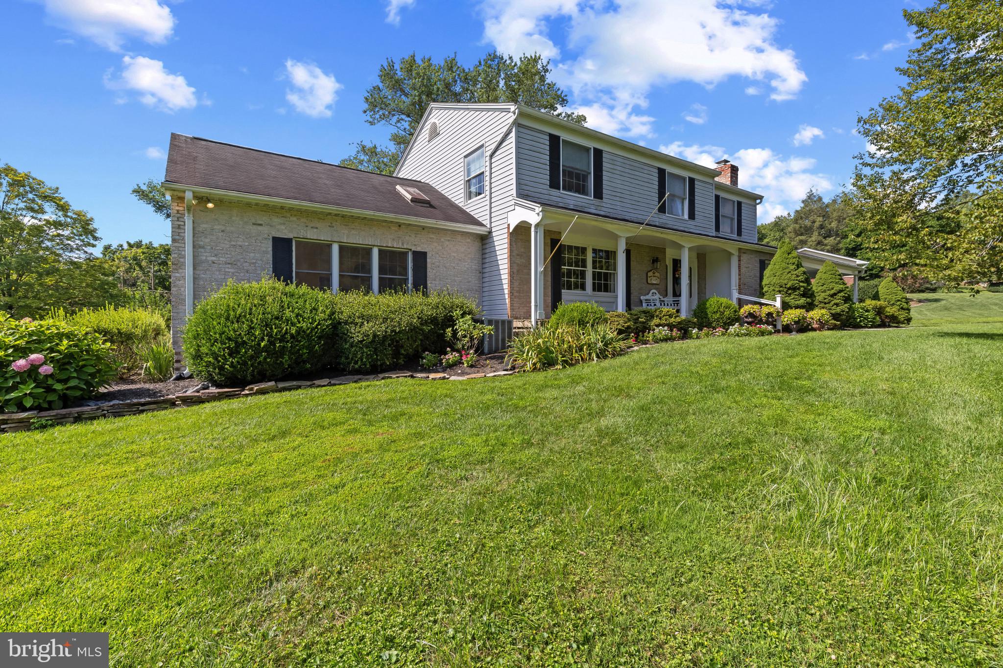 5015 W LAKE CIRCLE