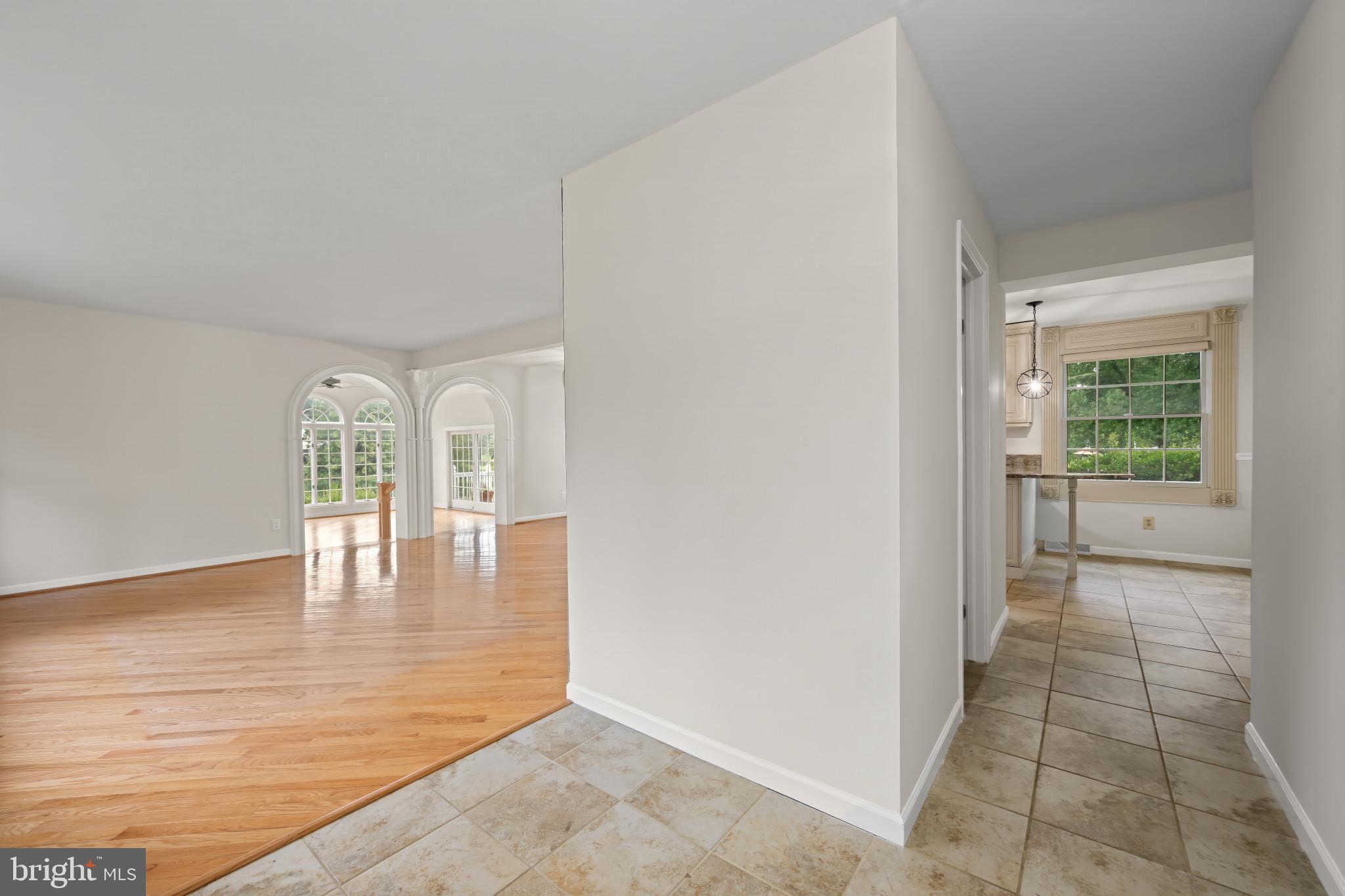 5015 W LAKE CIRCLE