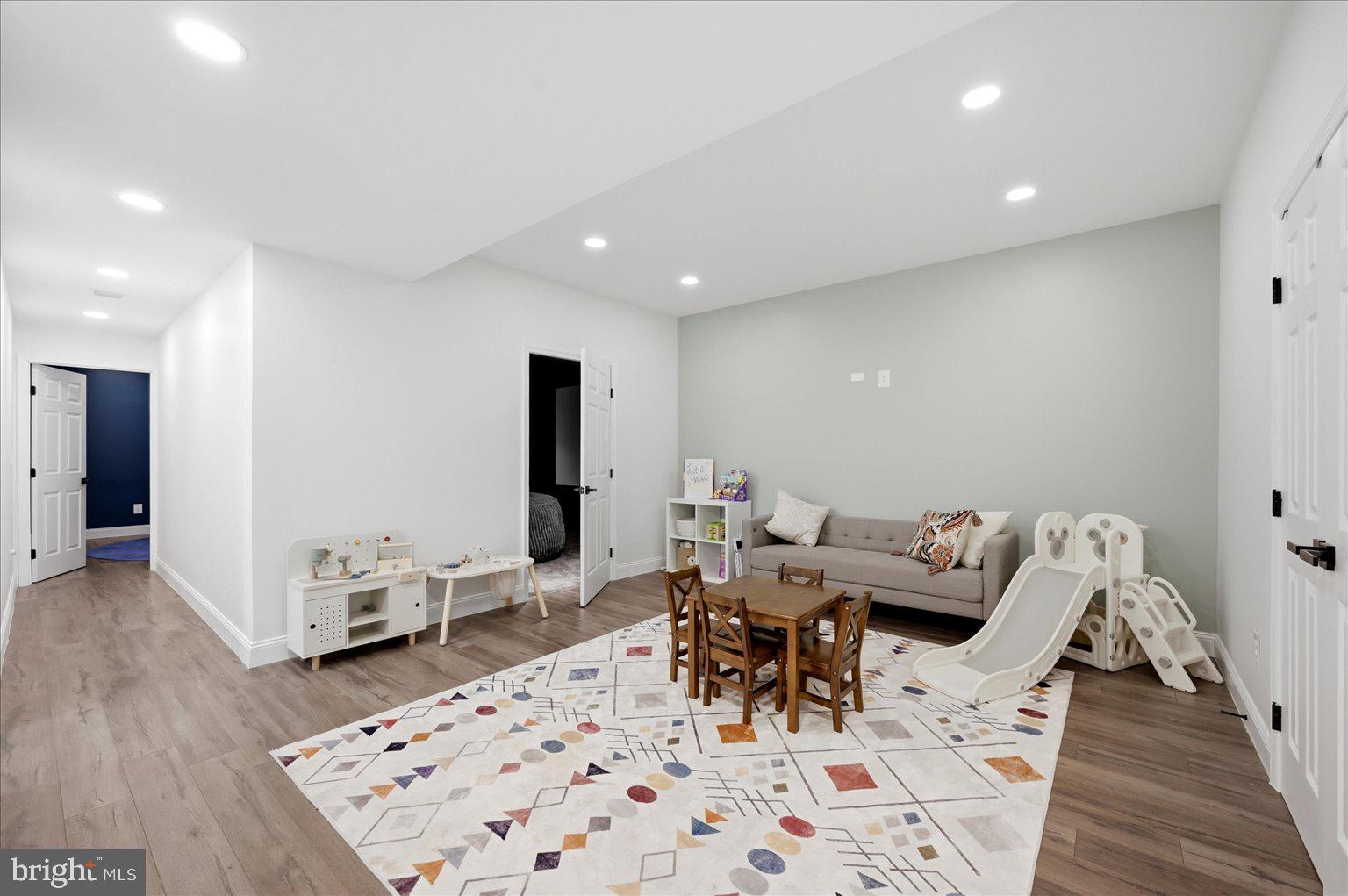 CEDAR CREST - Residential