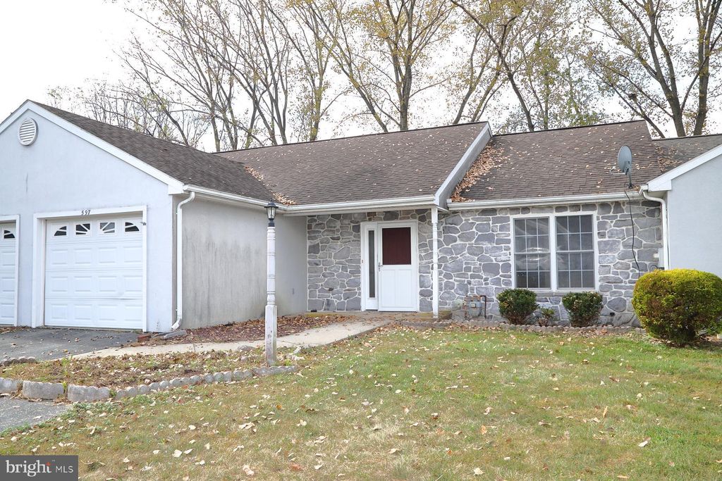 Photo of 597 Blueberry Lane, LEBANON, PA 17046 (MLS # PALN2023300)