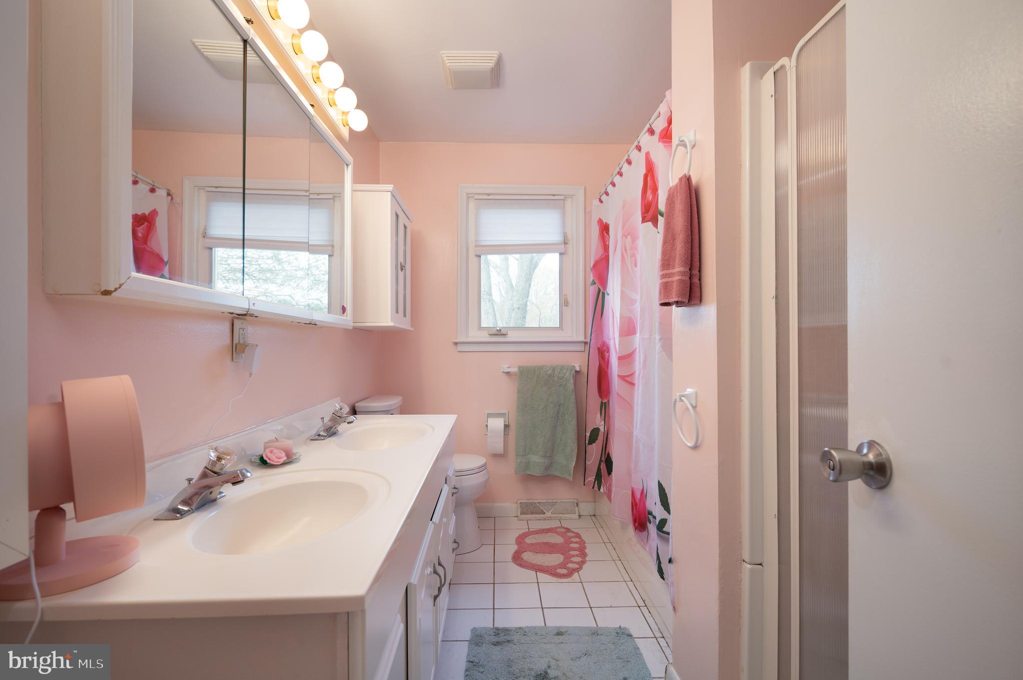 DEACONS WALK - Residential