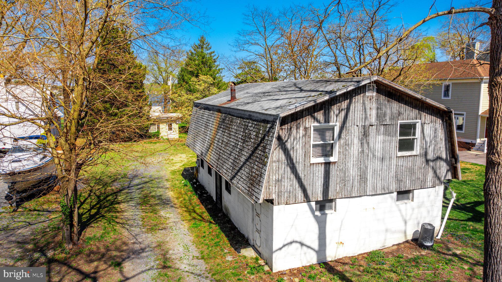 BOWLEYS QUARTERS - Land
