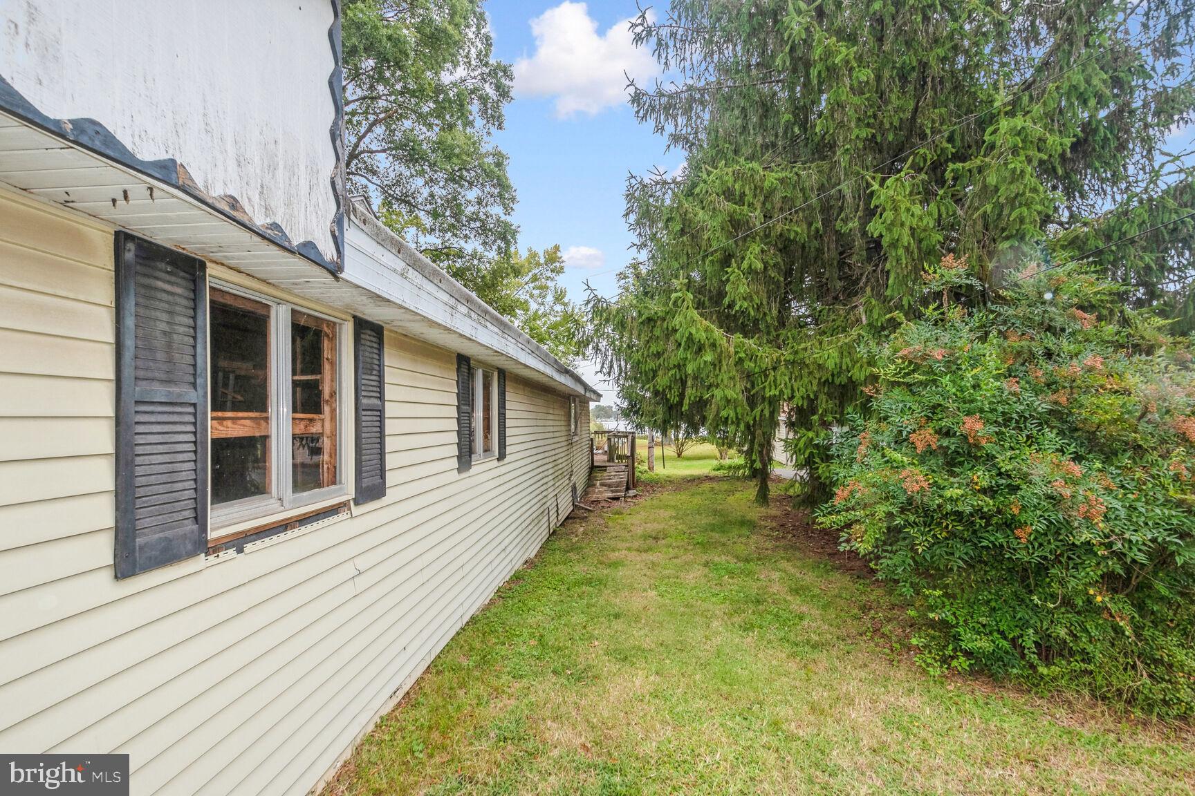 BOWLEYS QUARTERS - Land