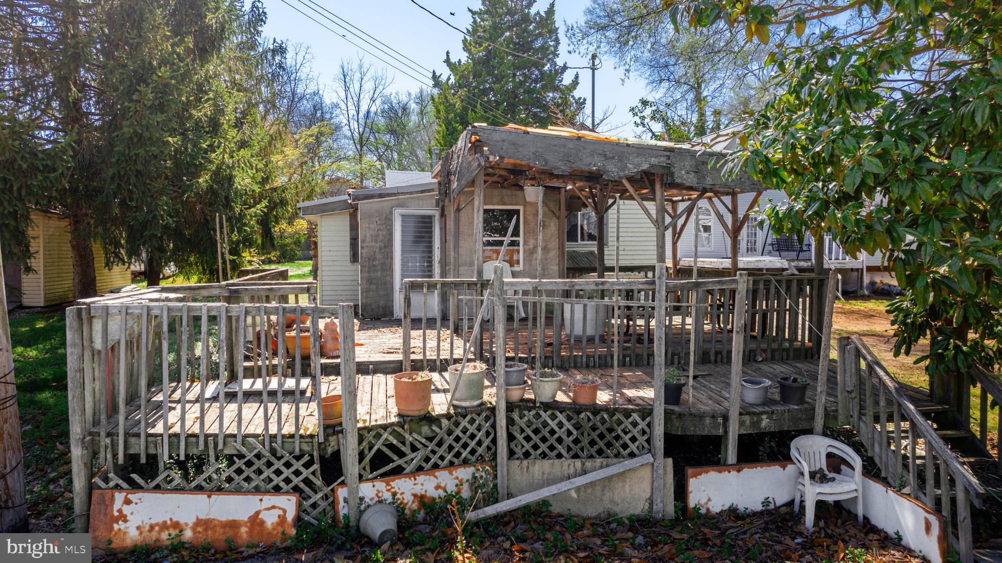 BOWLEYS QUARTERS - Land