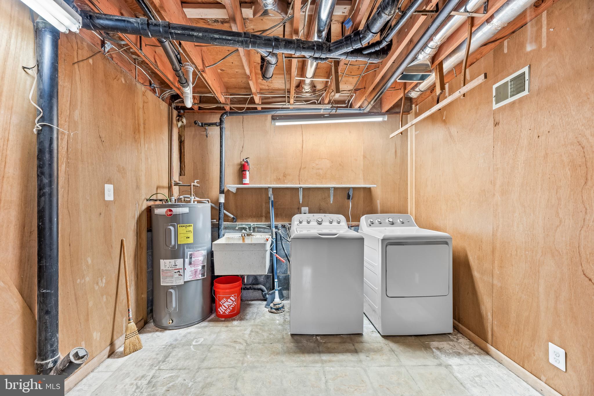 SUNDERLAND PARK - Residential Lease