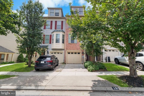 Townhouse For Rent - 13 Bank Spring Court<br/> OWINGS MILLS, MD 21117