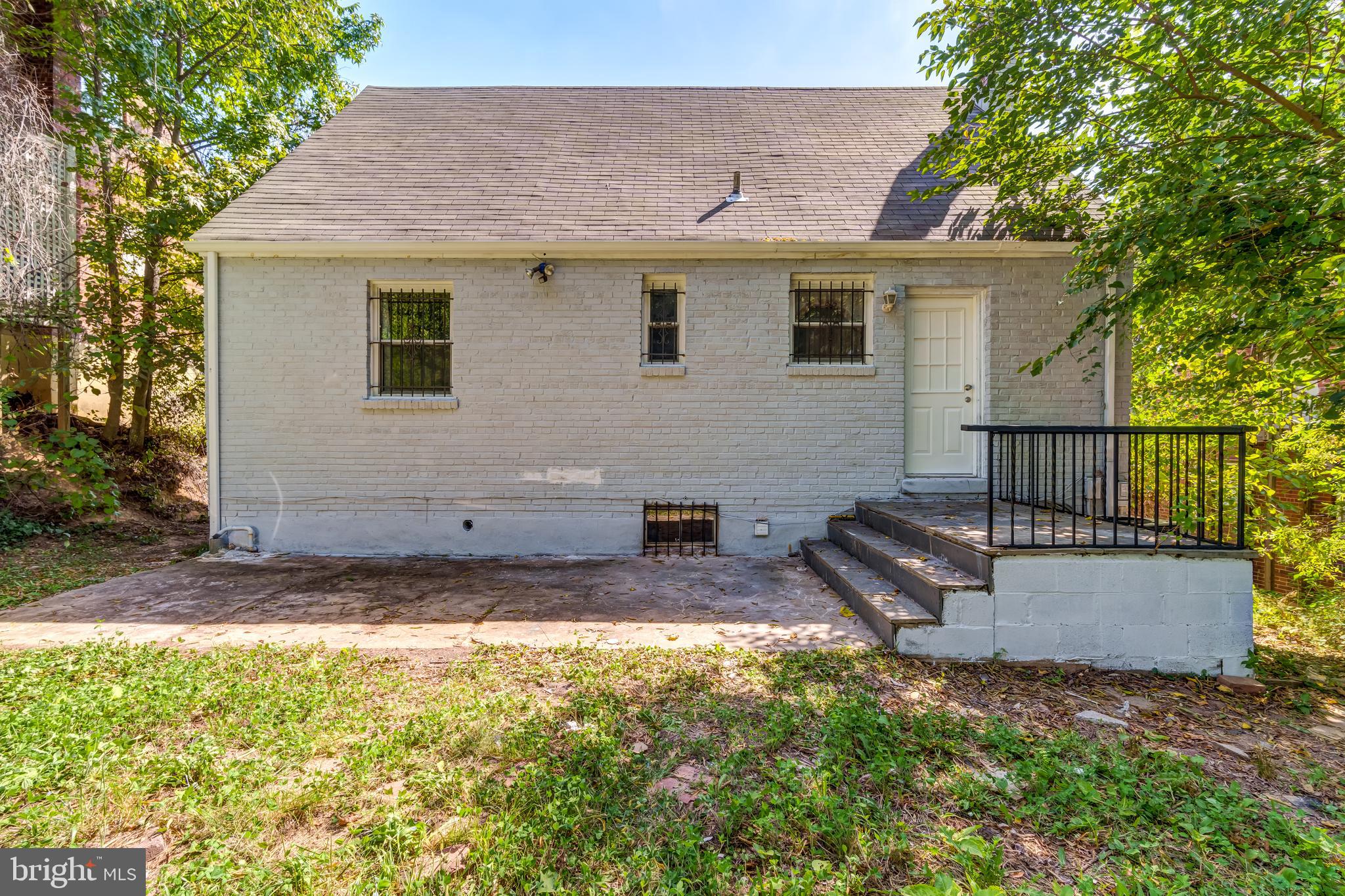 WASHINGTON SUBURBAN HOME - Residential