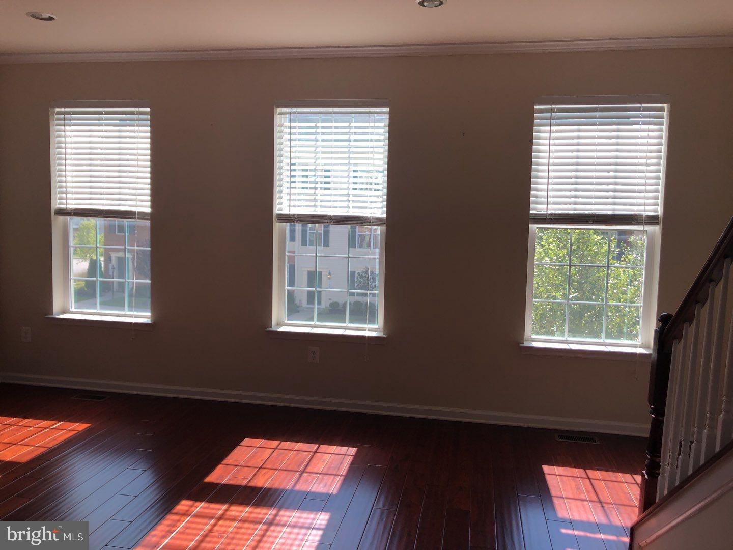 OXFORD SQUARE - Residential Lease