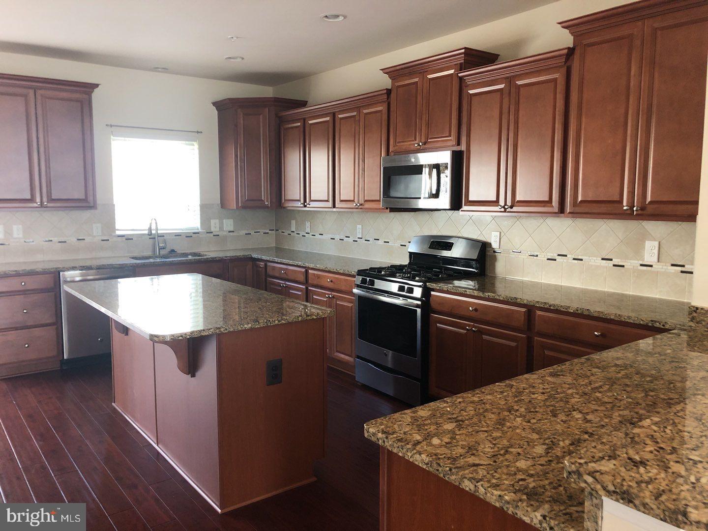 OXFORD SQUARE - Residential Lease