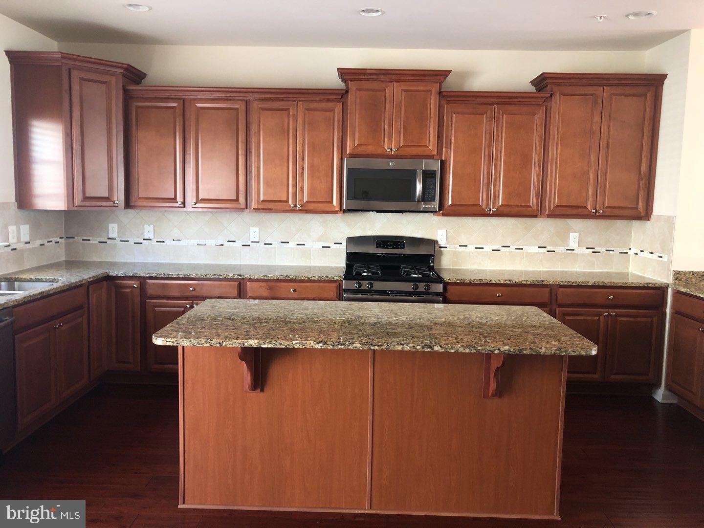 OXFORD SQUARE - Residential Lease