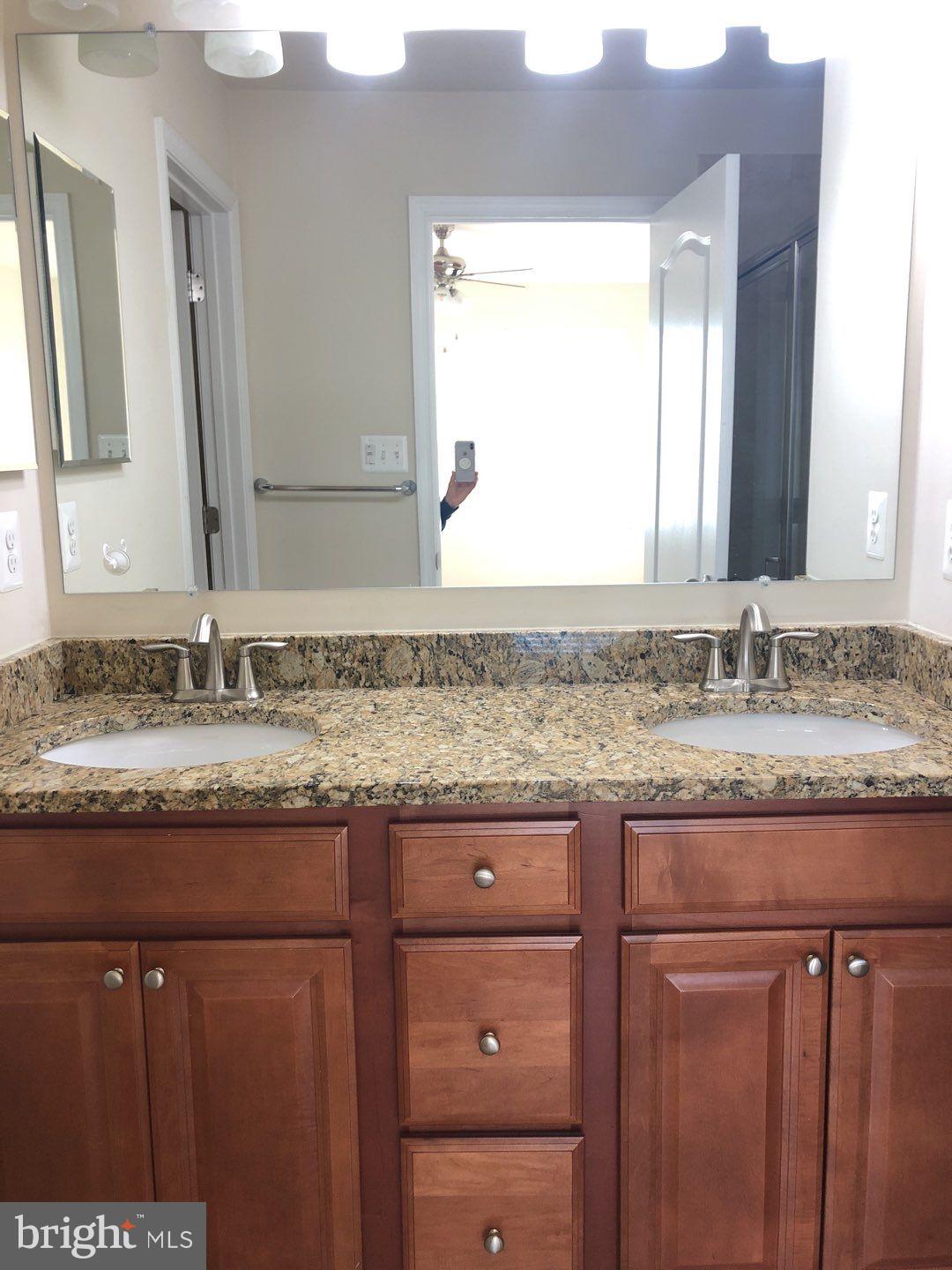 OXFORD SQUARE - Residential Lease