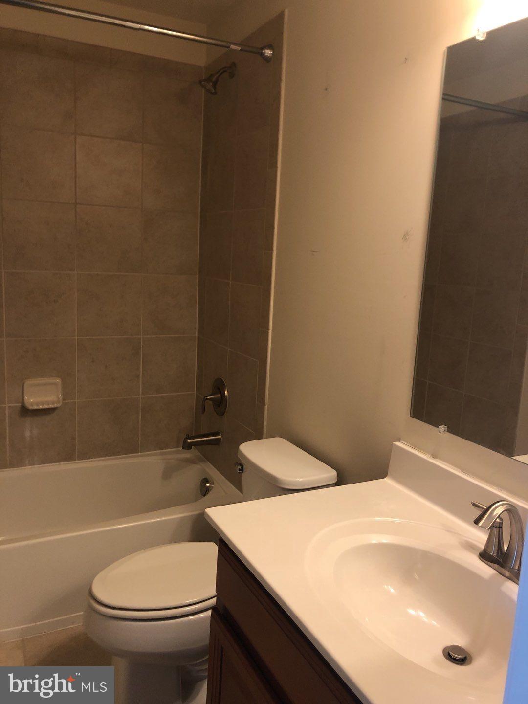 OXFORD SQUARE - Residential Lease