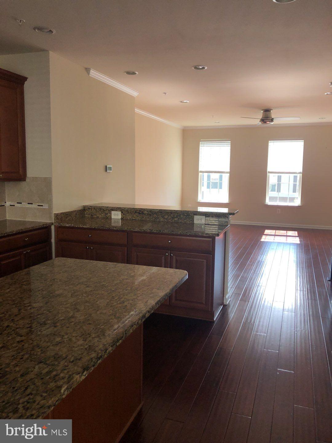 OXFORD SQUARE - Residential Lease