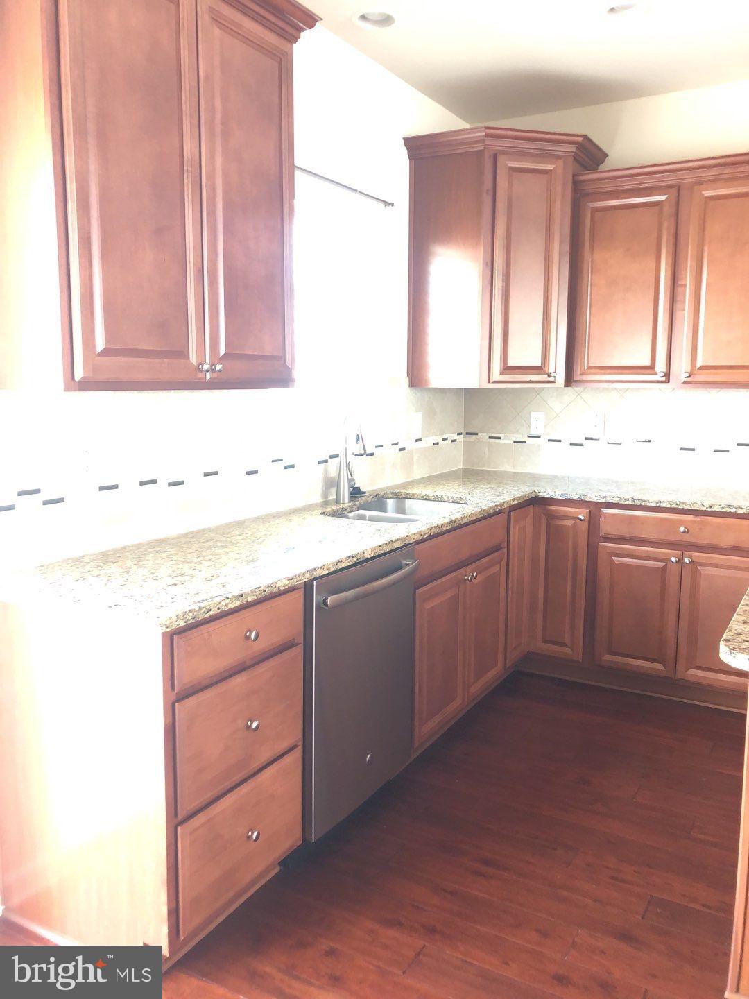 OXFORD SQUARE - Residential Lease