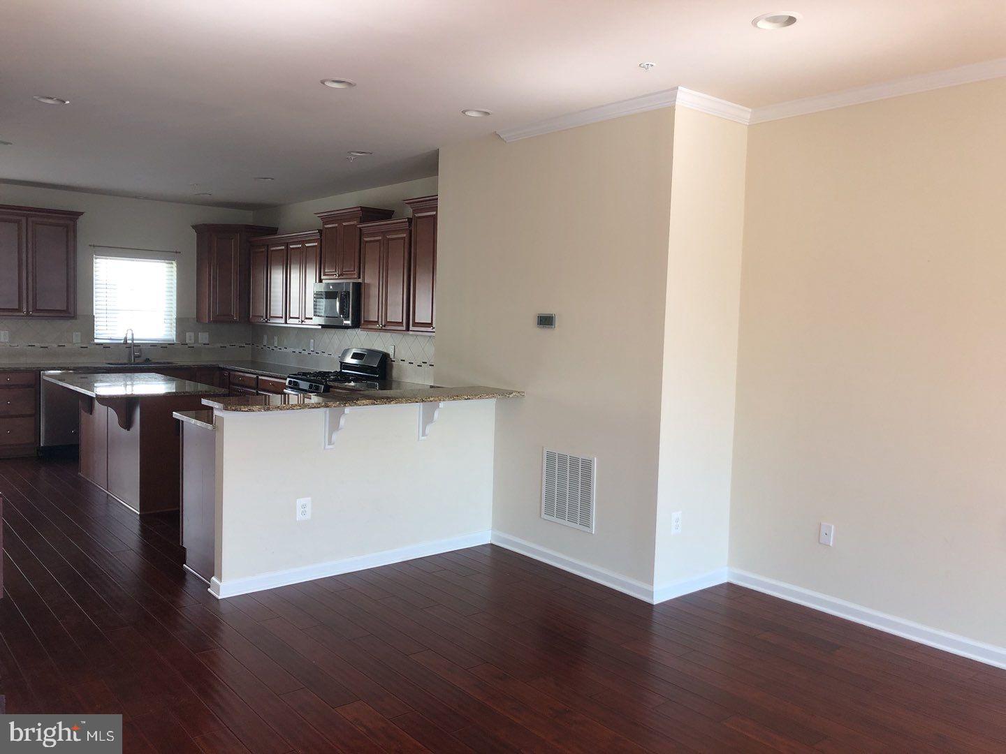 OXFORD SQUARE - Residential Lease