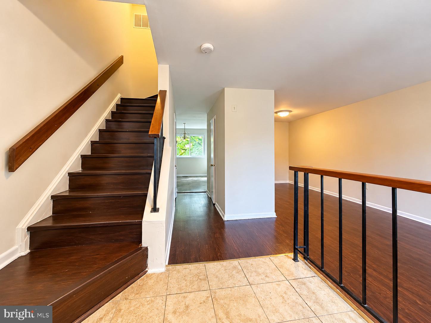 1002 BARNABY TERRACE SE