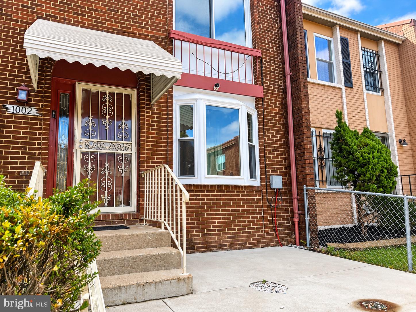 1002 BARNABY TERRACE SE