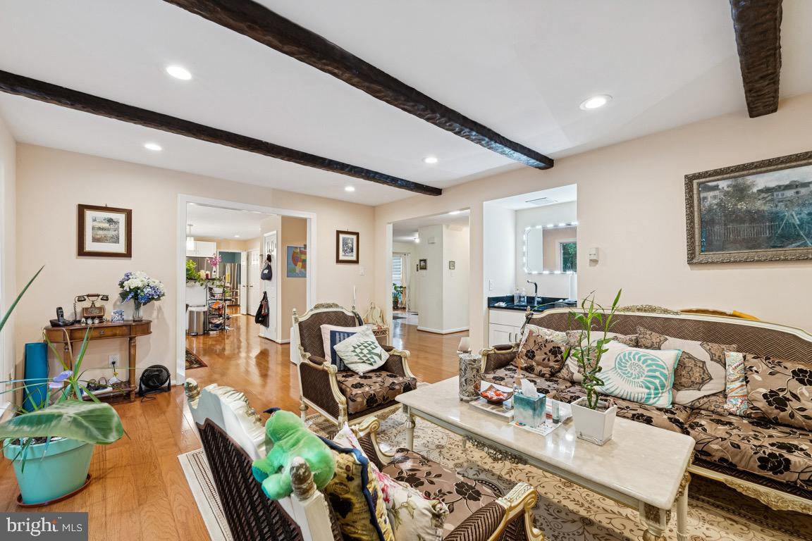 LANGLEY OAKS - Residential