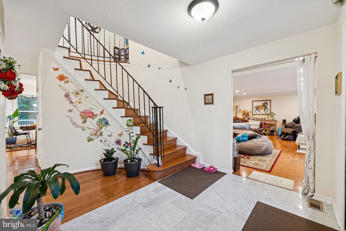 LANGLEY OAKS - Residential