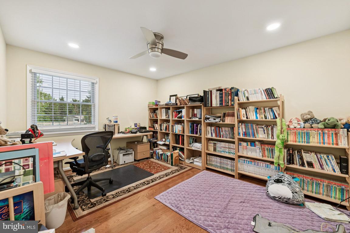 LANGLEY OAKS - Residential