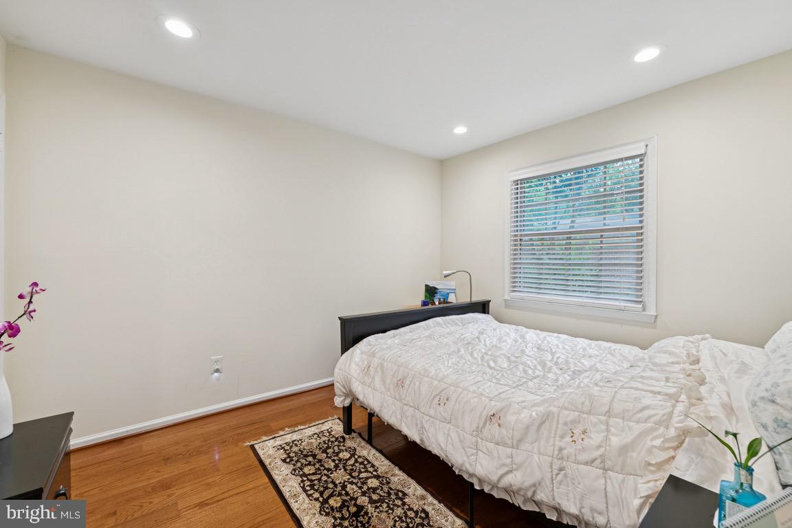 LANGLEY OAKS - Residential