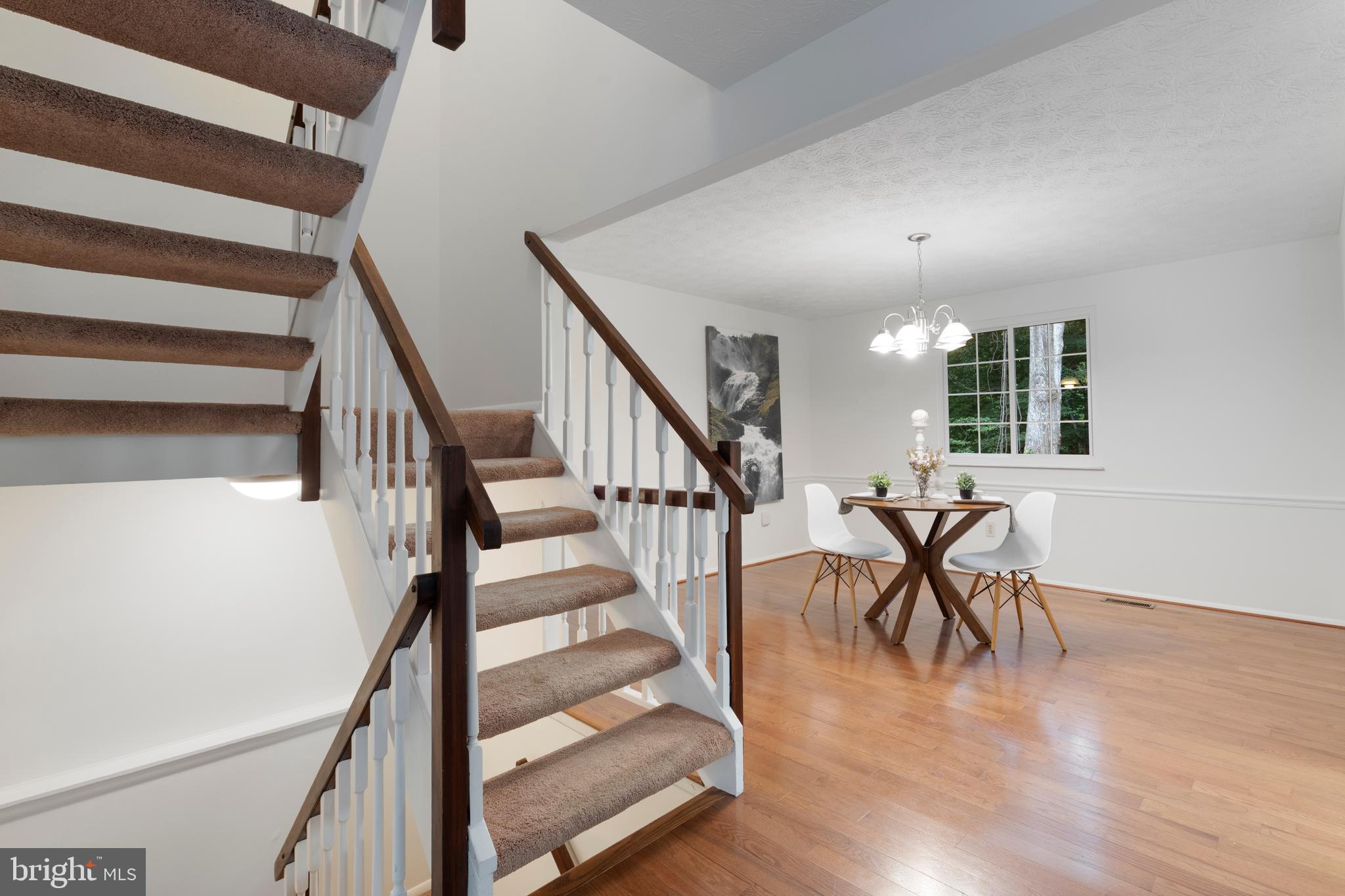 2323 MIDDLE CREEK LANE