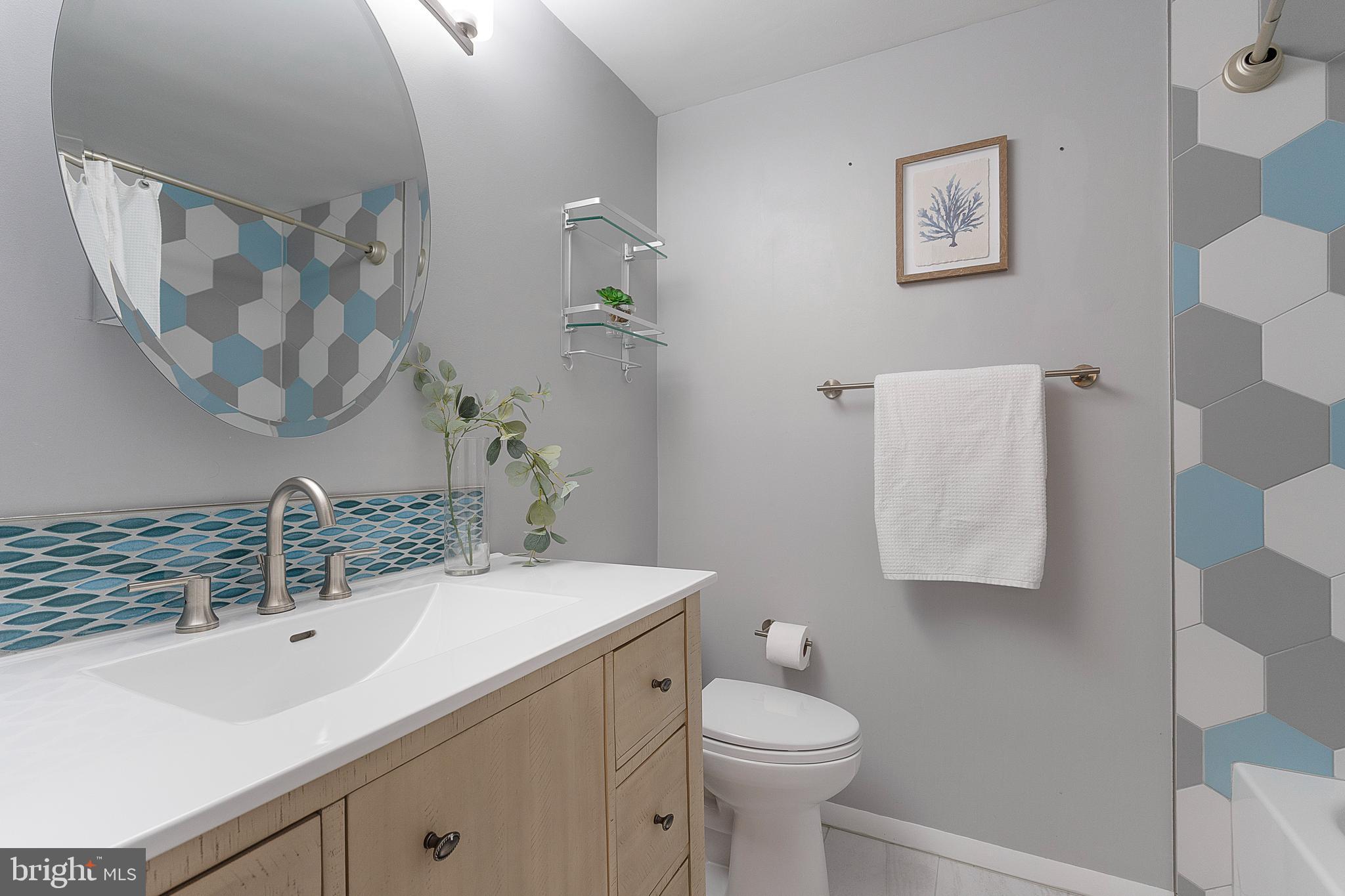 2323 MIDDLE CREEK LANE