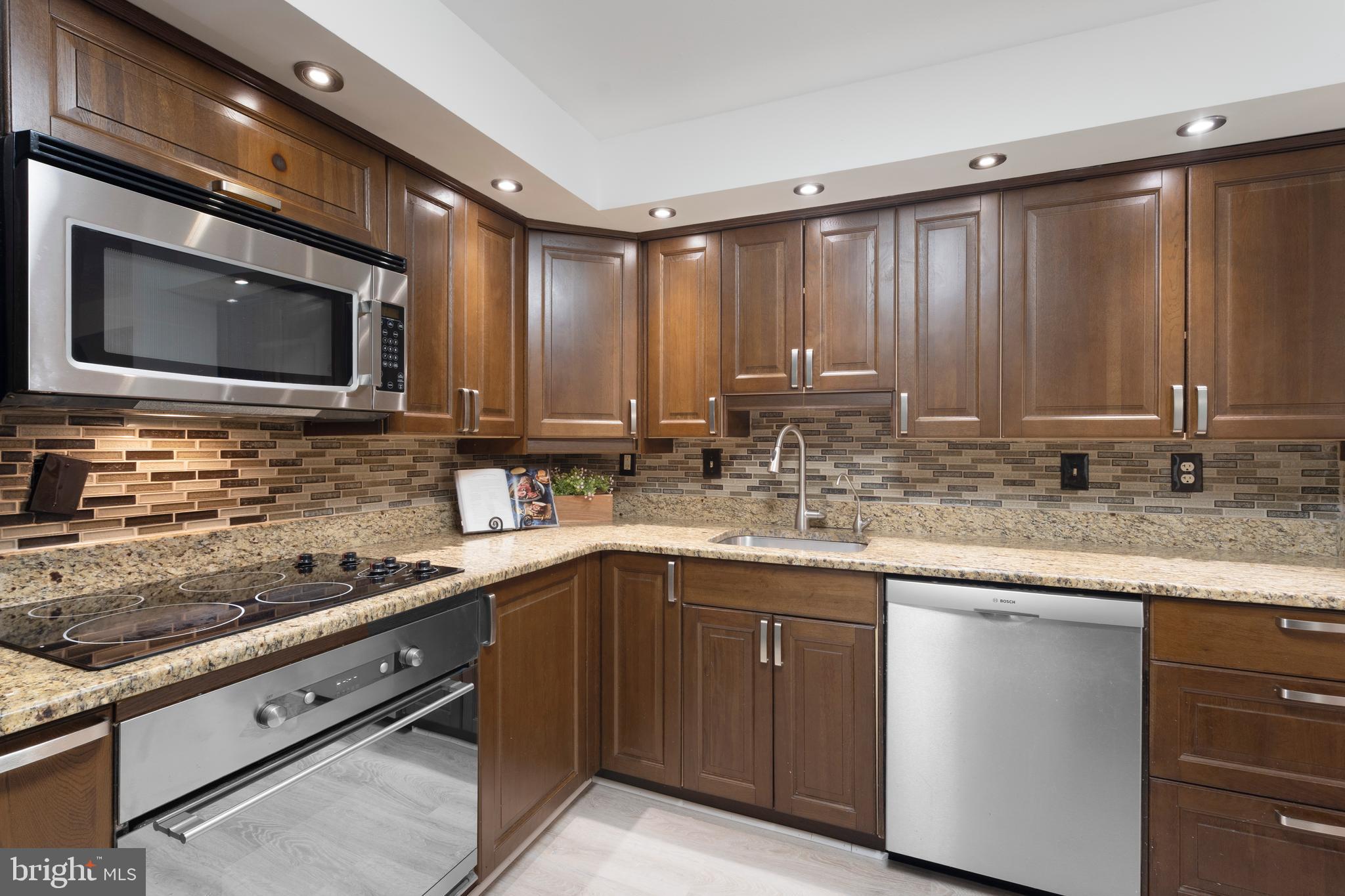 2323 MIDDLE CREEK LANE
