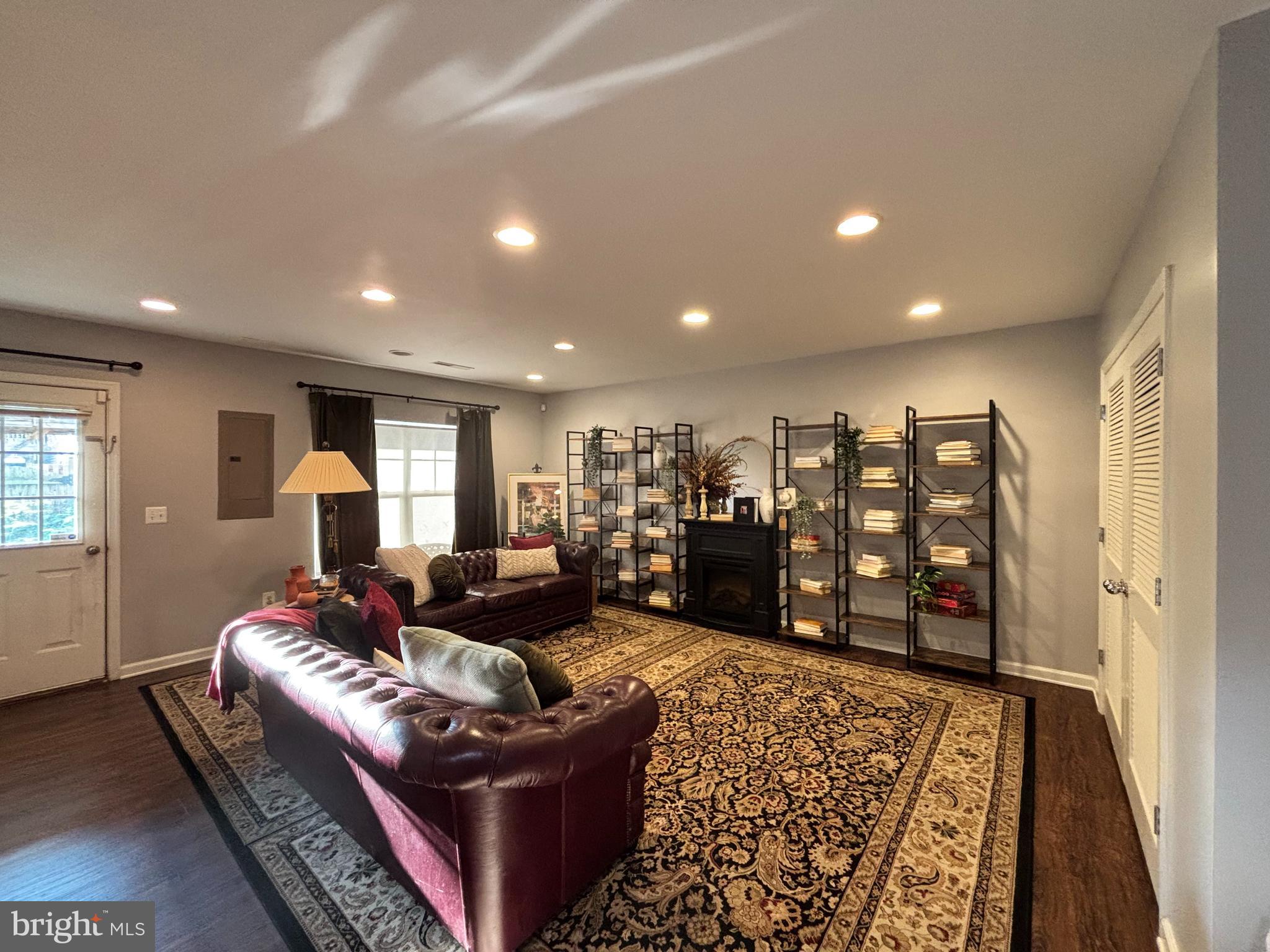 104 NOTIONS COURT