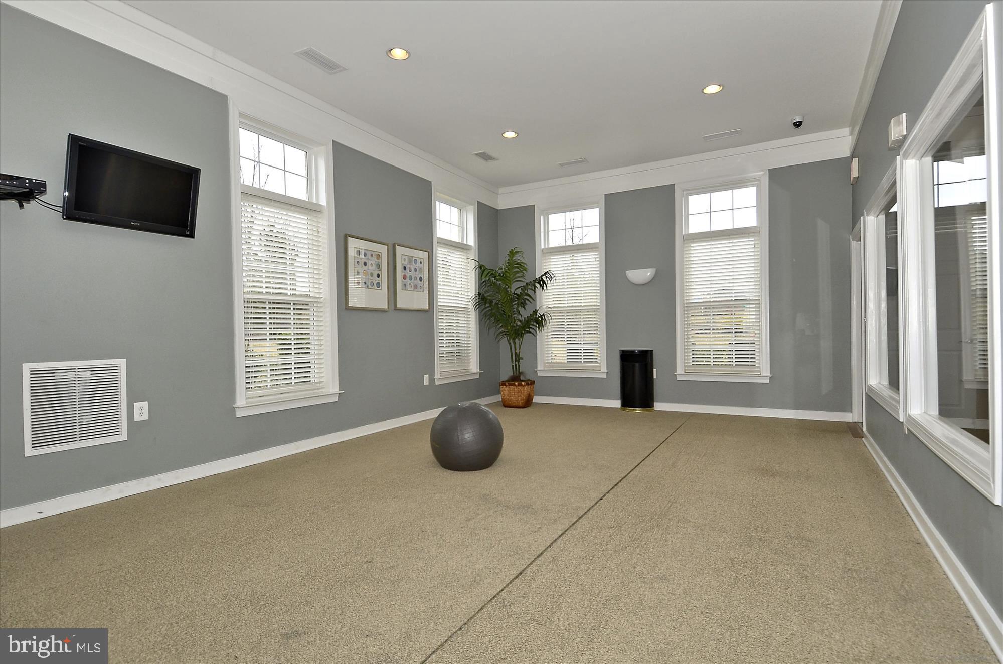 EAGLES POINTE - Residential