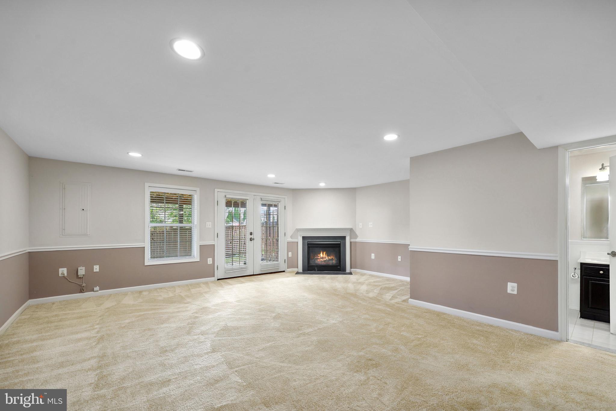 POTOMAC CROSSING - Residential