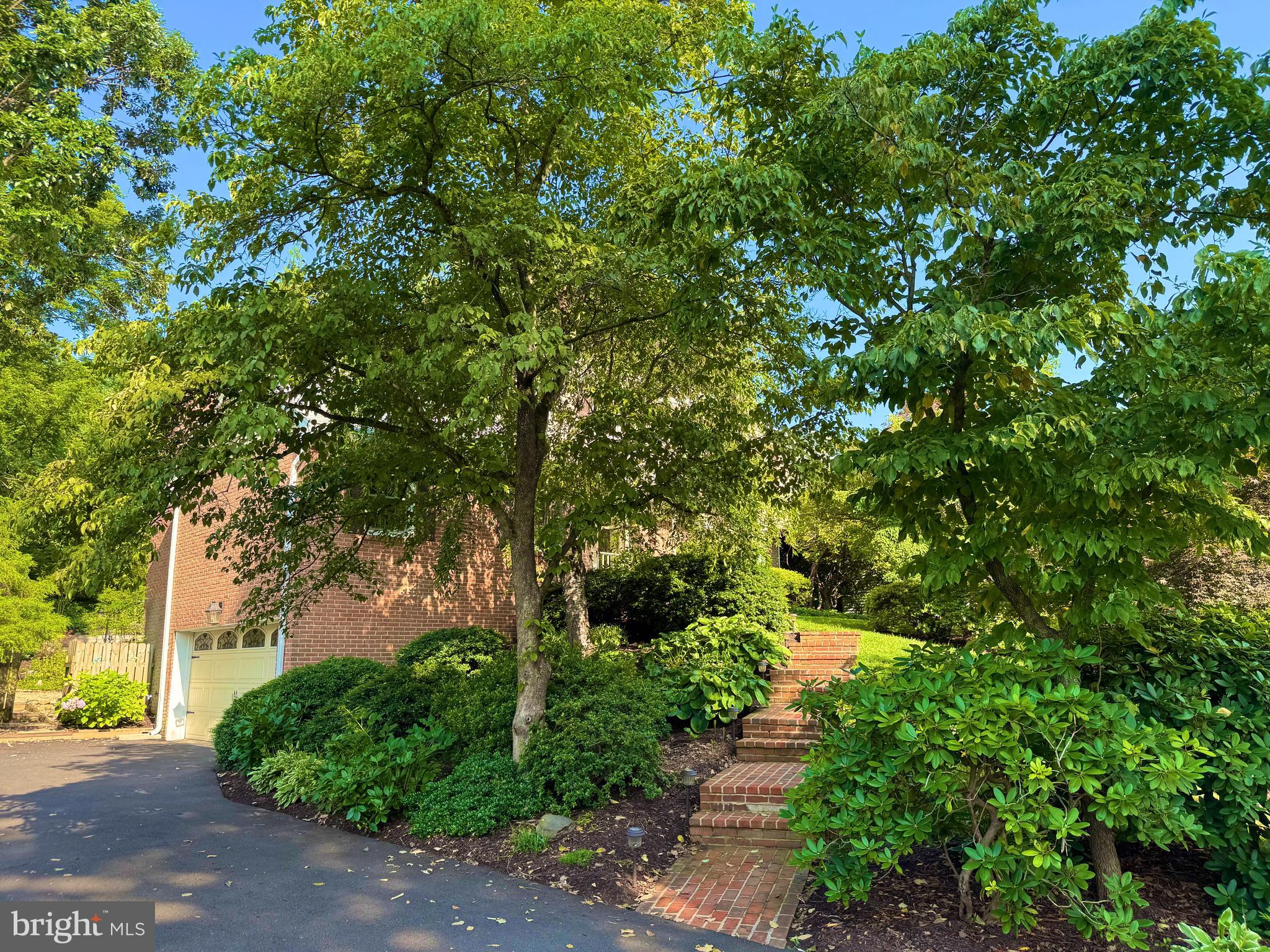 3696 MEADOWVALE ROAD W