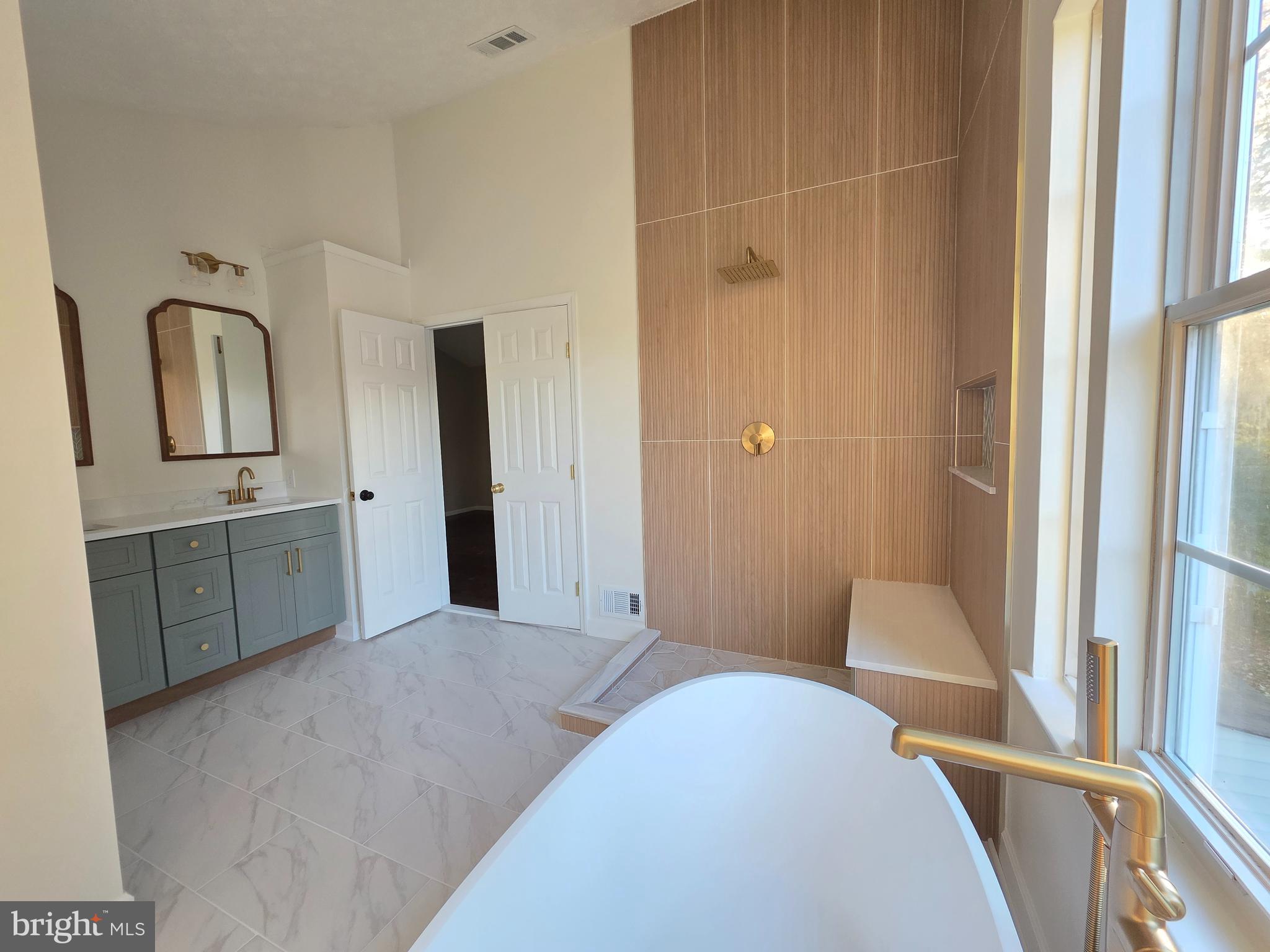 CROFTON WOODS - Residential Lease