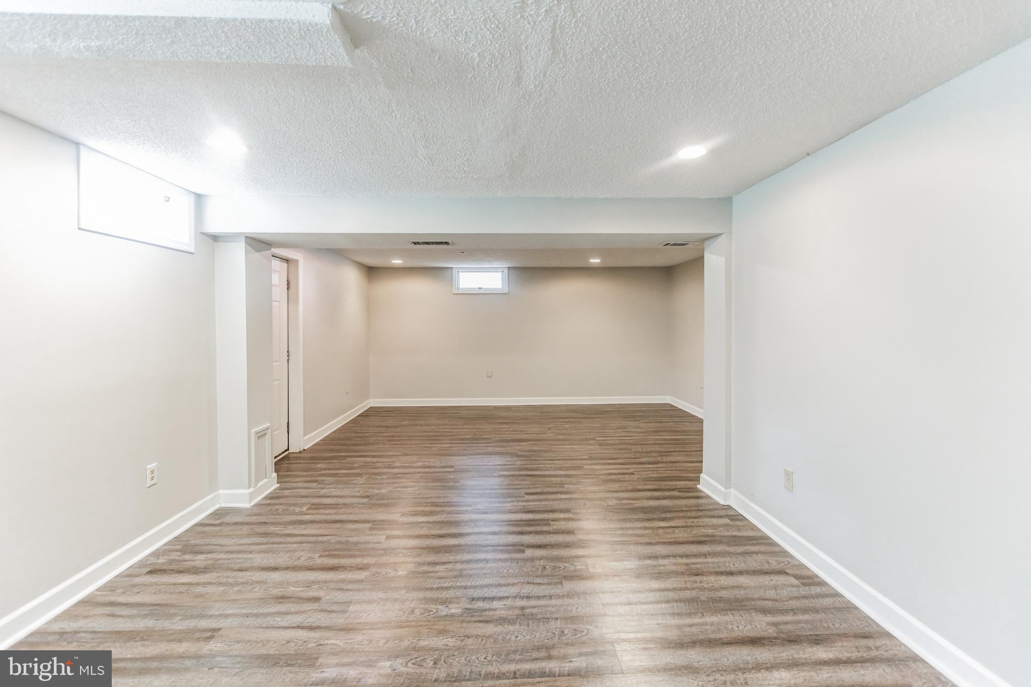 CROFTON WOODS - Residential Lease