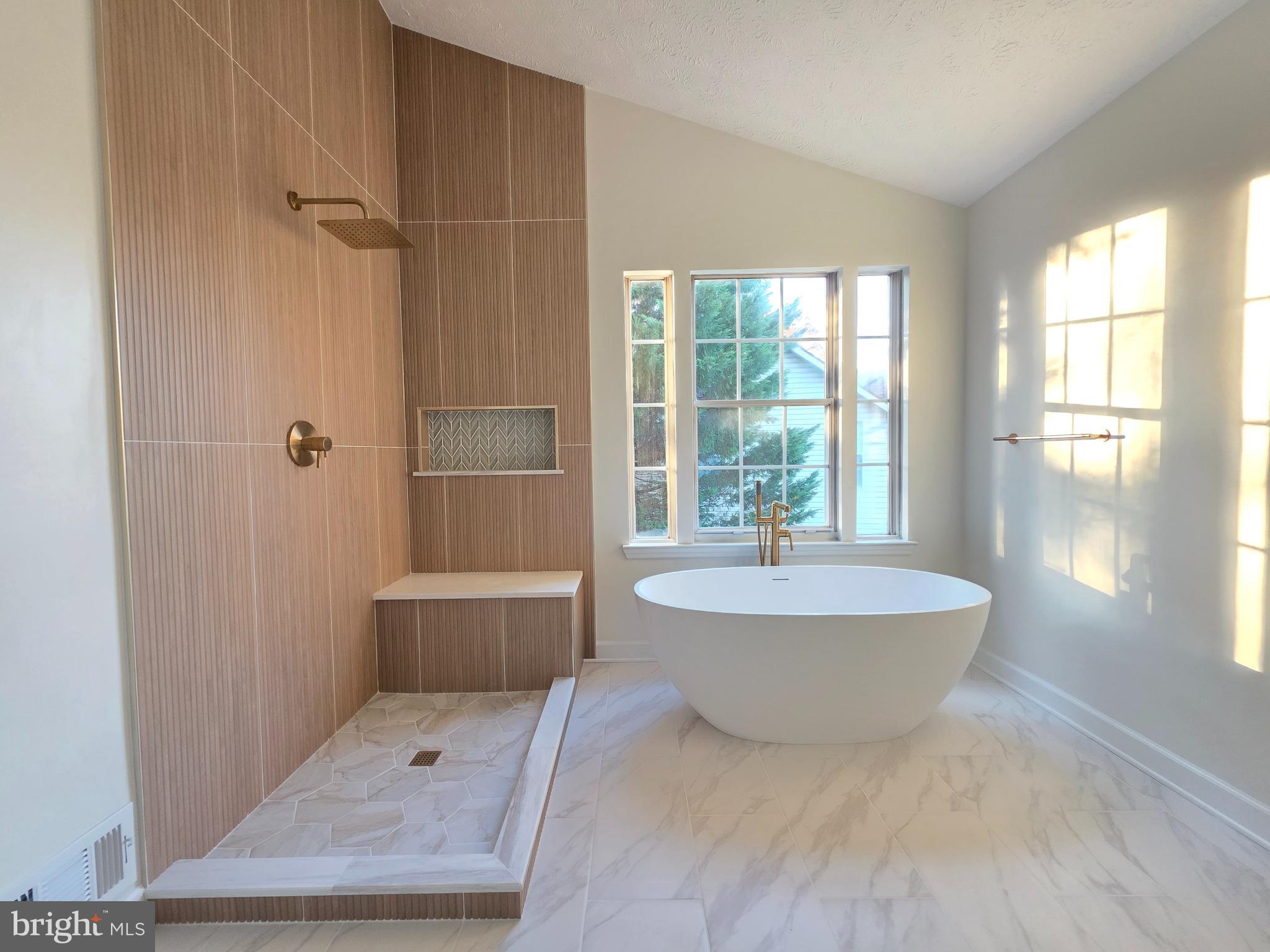 CROFTON WOODS - Residential Lease