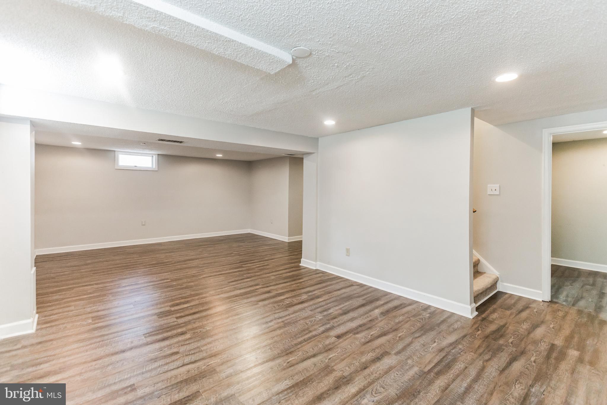 CROFTON WOODS - Residential Lease