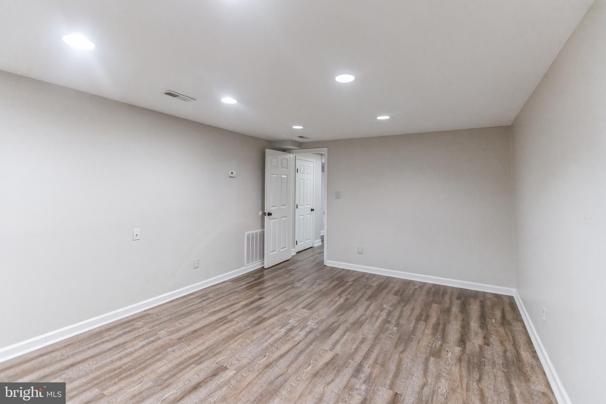 CROFTON WOODS - Residential Lease