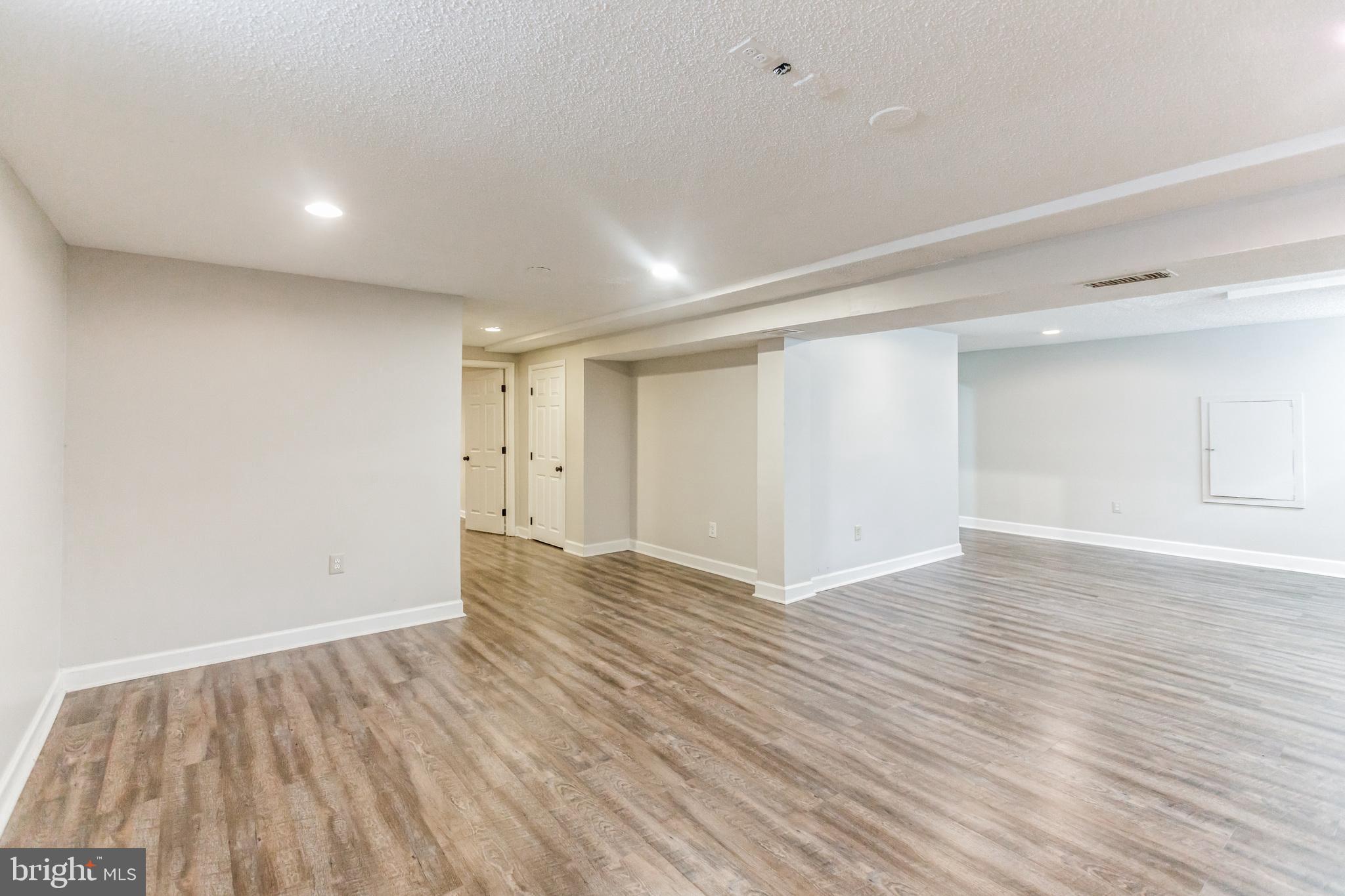 CROFTON WOODS - Residential Lease