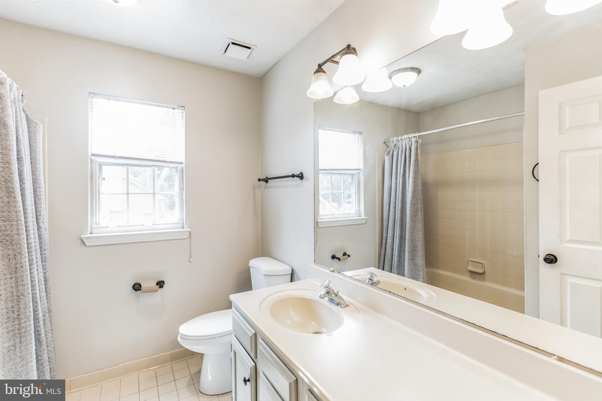 CROFTON WOODS - Residential Lease