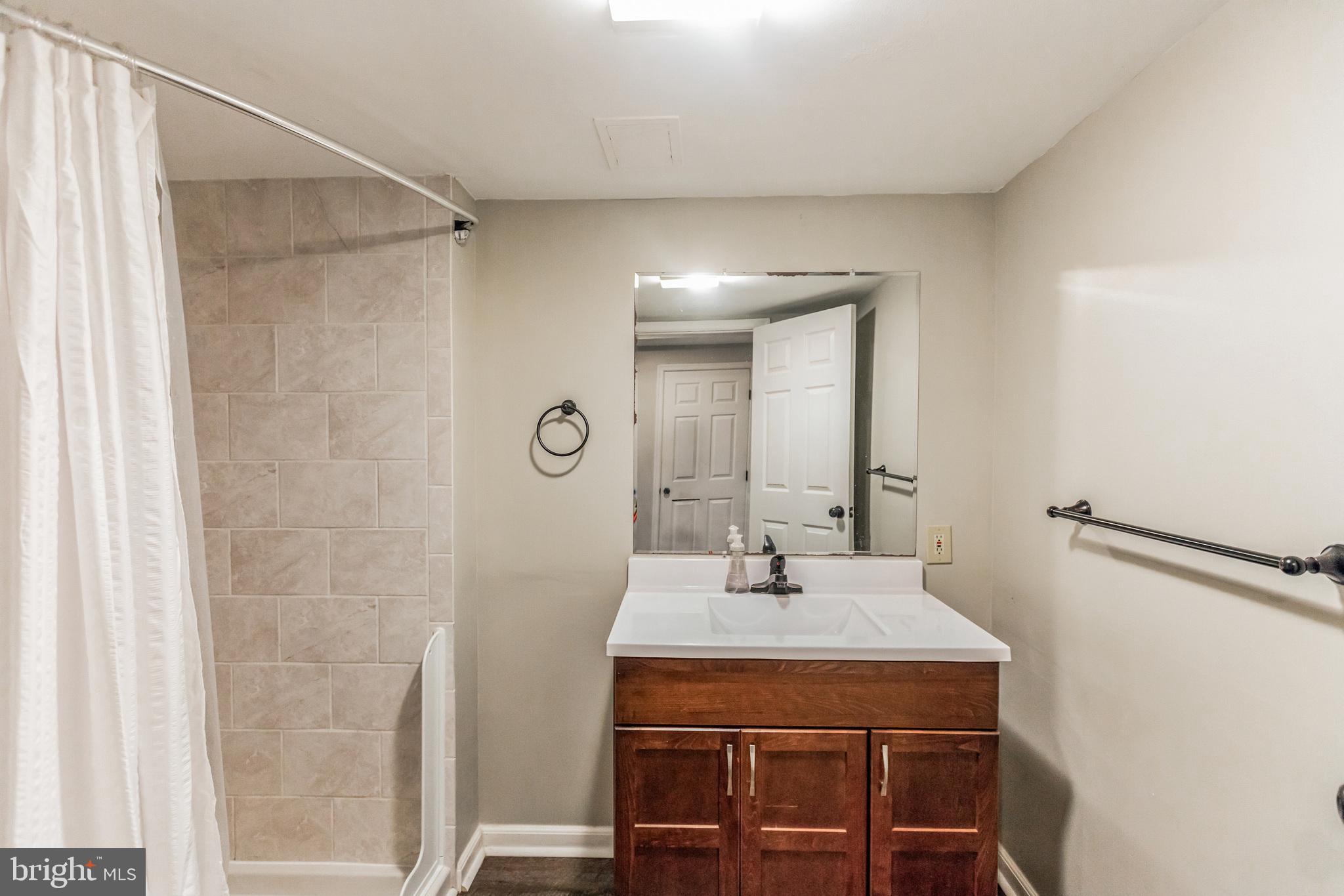 CROFTON WOODS - Residential Lease