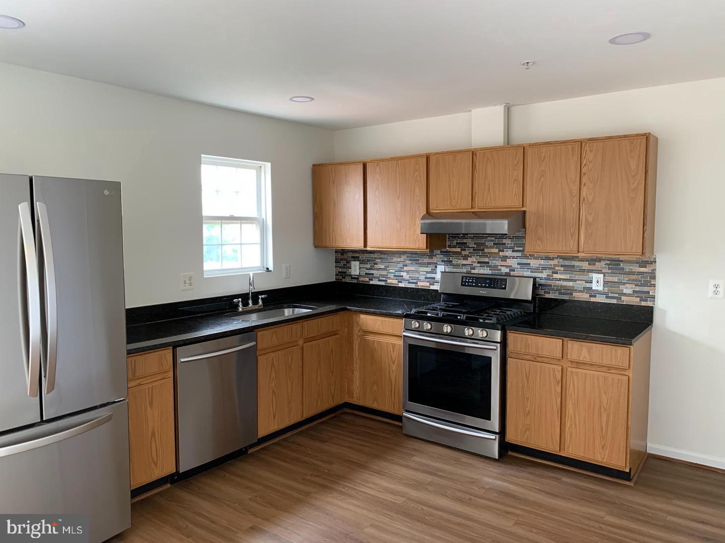 WILLOWS OF POTOMAC - Residential Lease