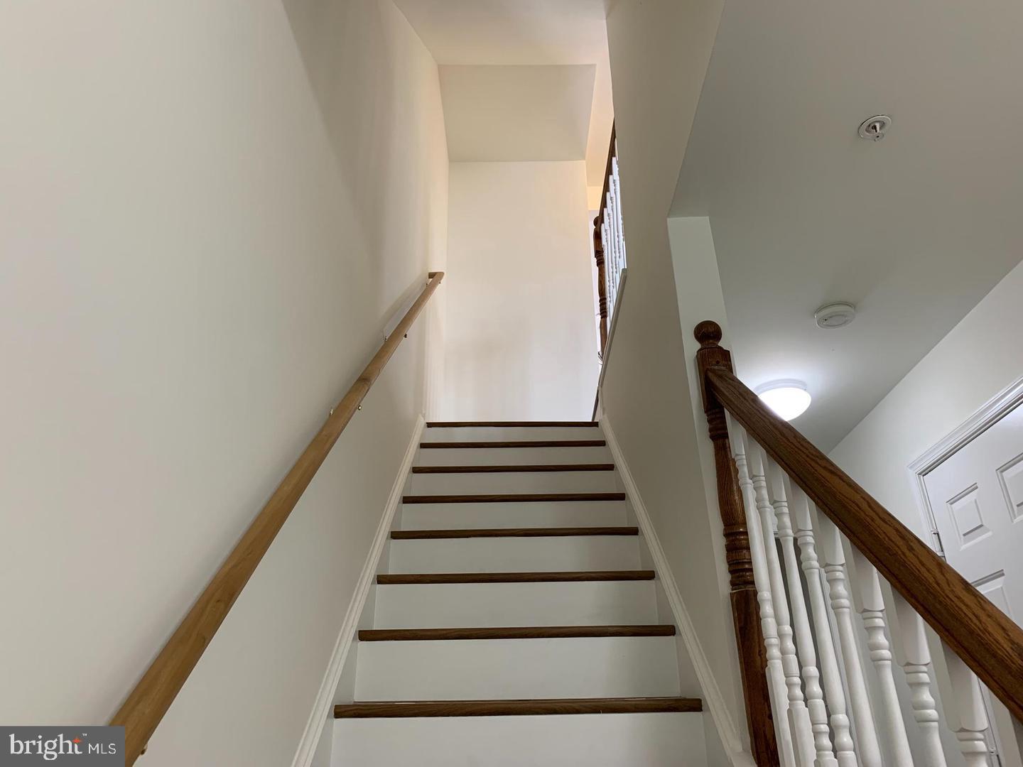 WILLOWS OF POTOMAC - Residential Lease