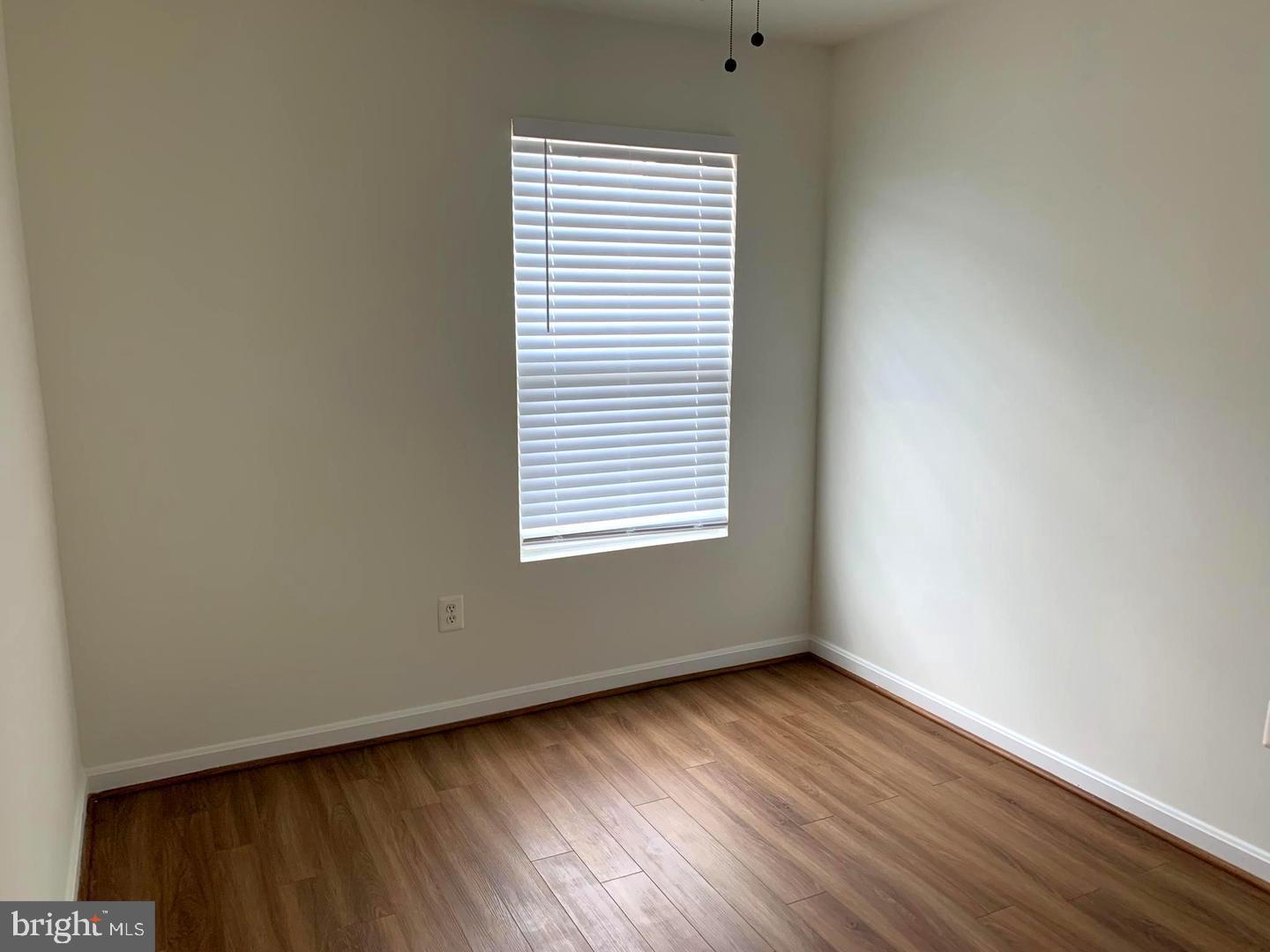 WILLOWS OF POTOMAC - Residential Lease