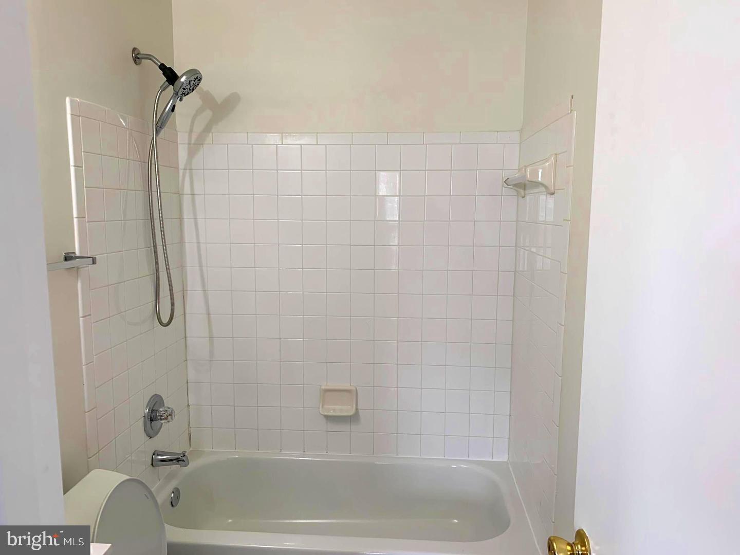 WILLOWS OF POTOMAC - Residential Lease