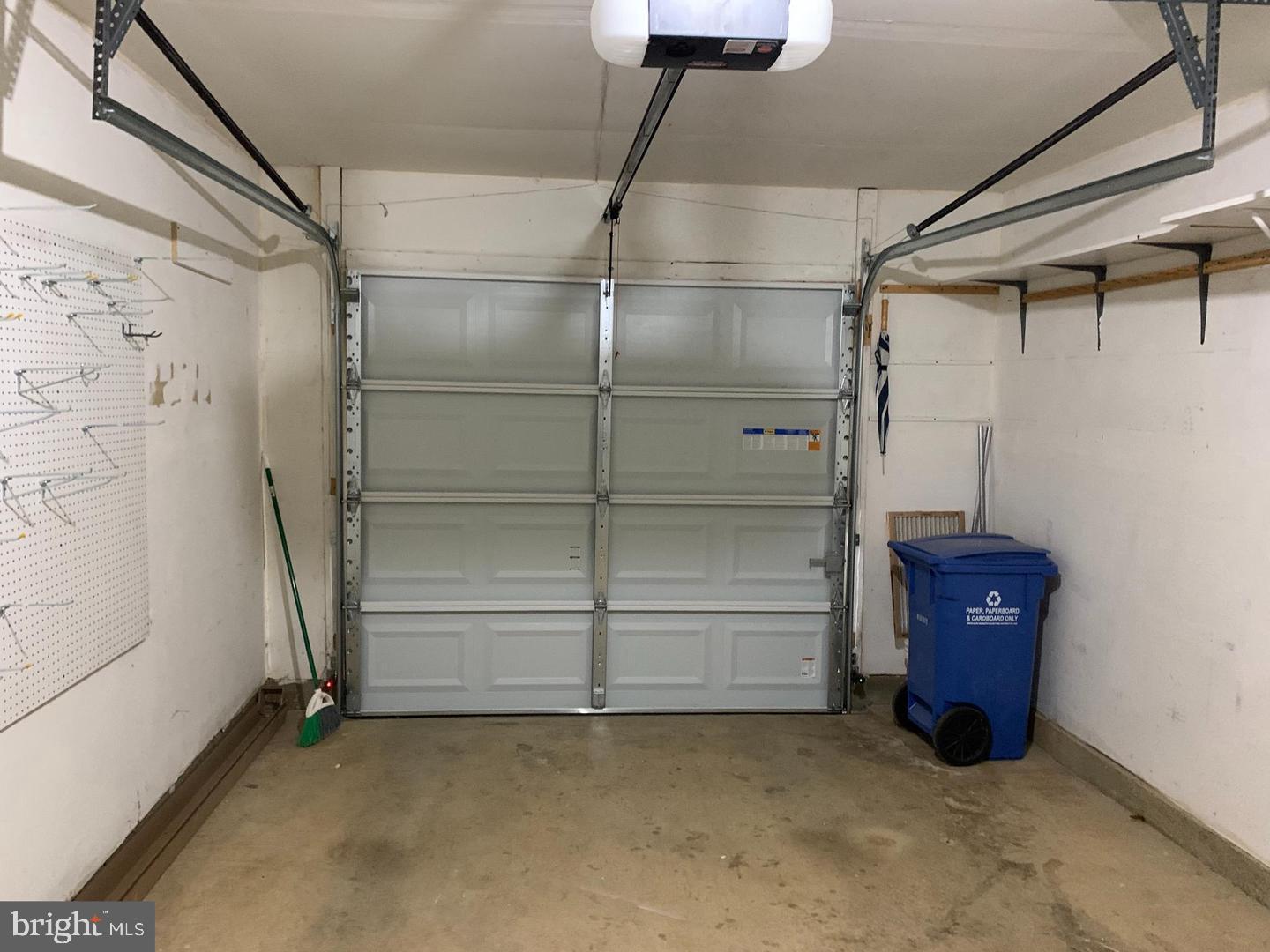 WILLOWS OF POTOMAC - Residential Lease