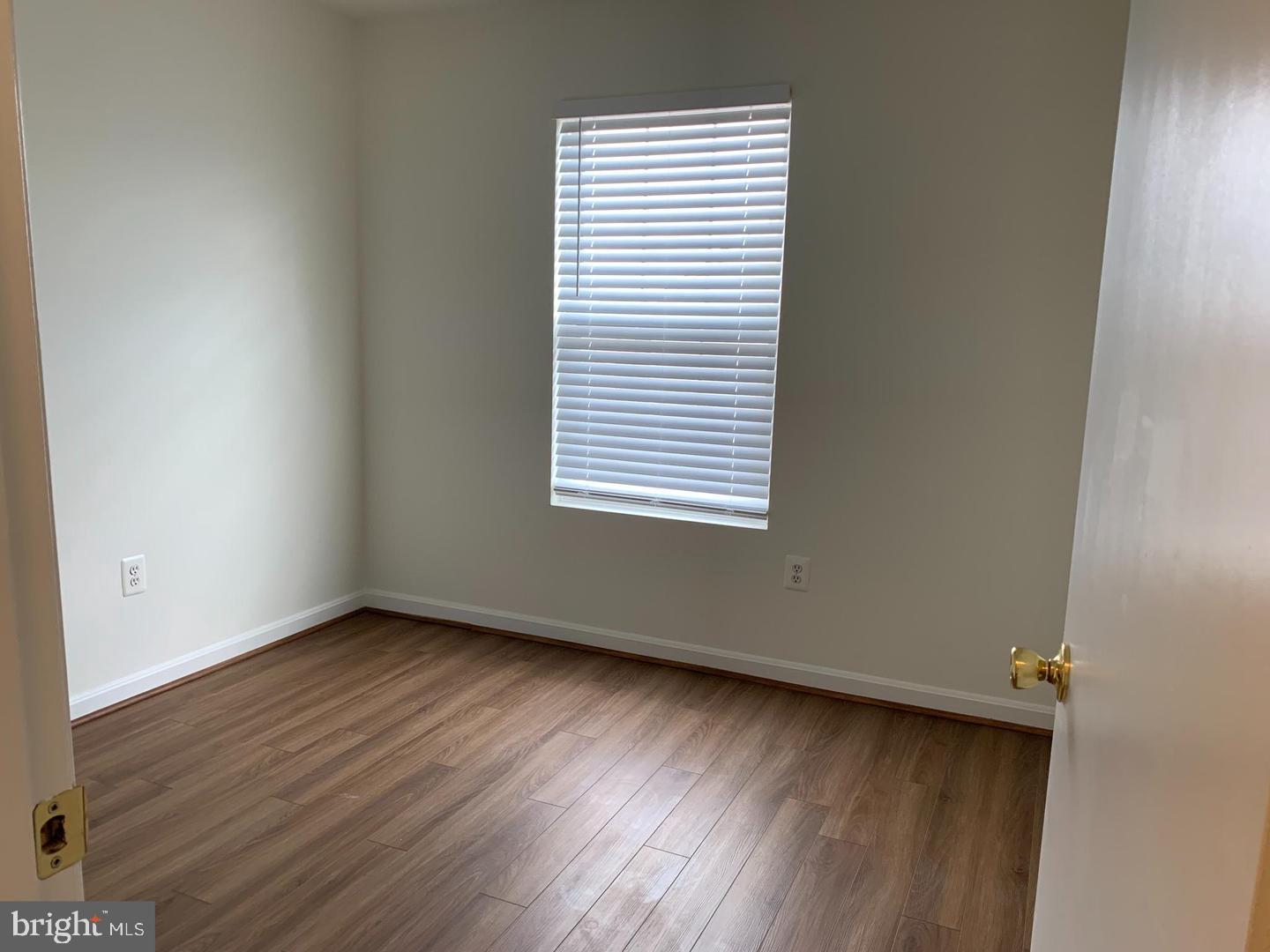 WILLOWS OF POTOMAC - Residential Lease