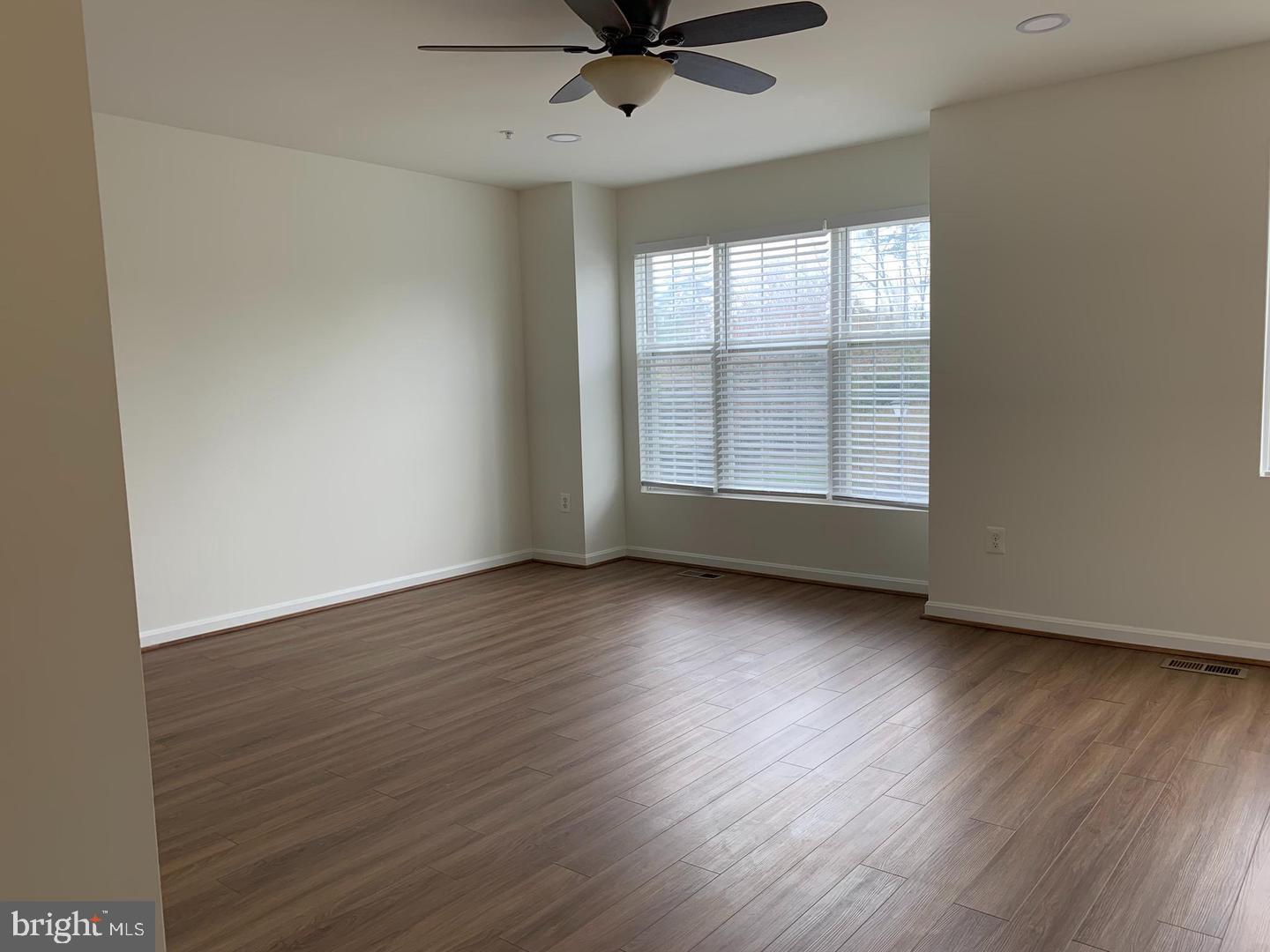 WILLOWS OF POTOMAC - Residential Lease